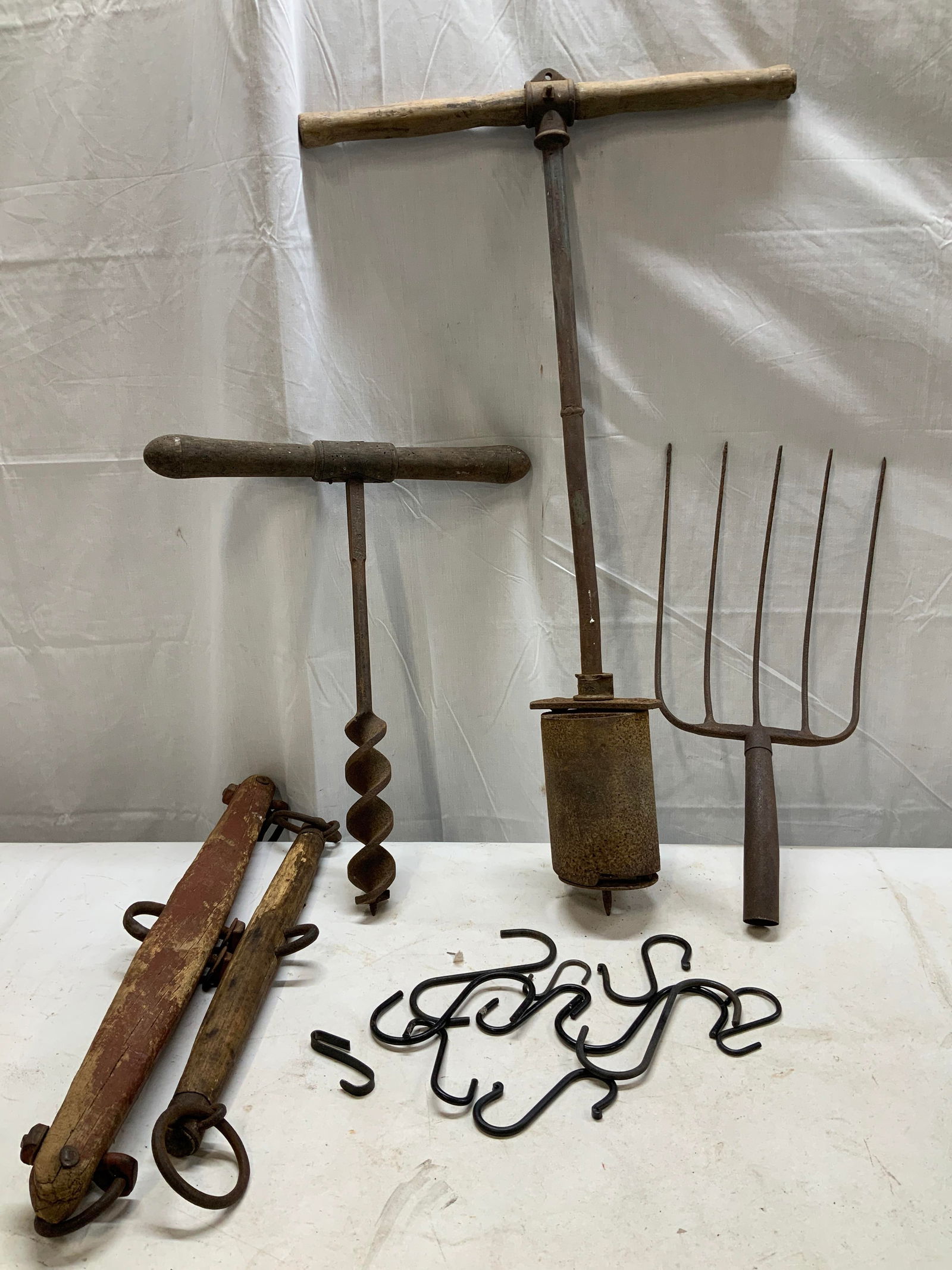 Group Lot 10+ Antique Barn Equipment & Iron Hooks (1 of 12)