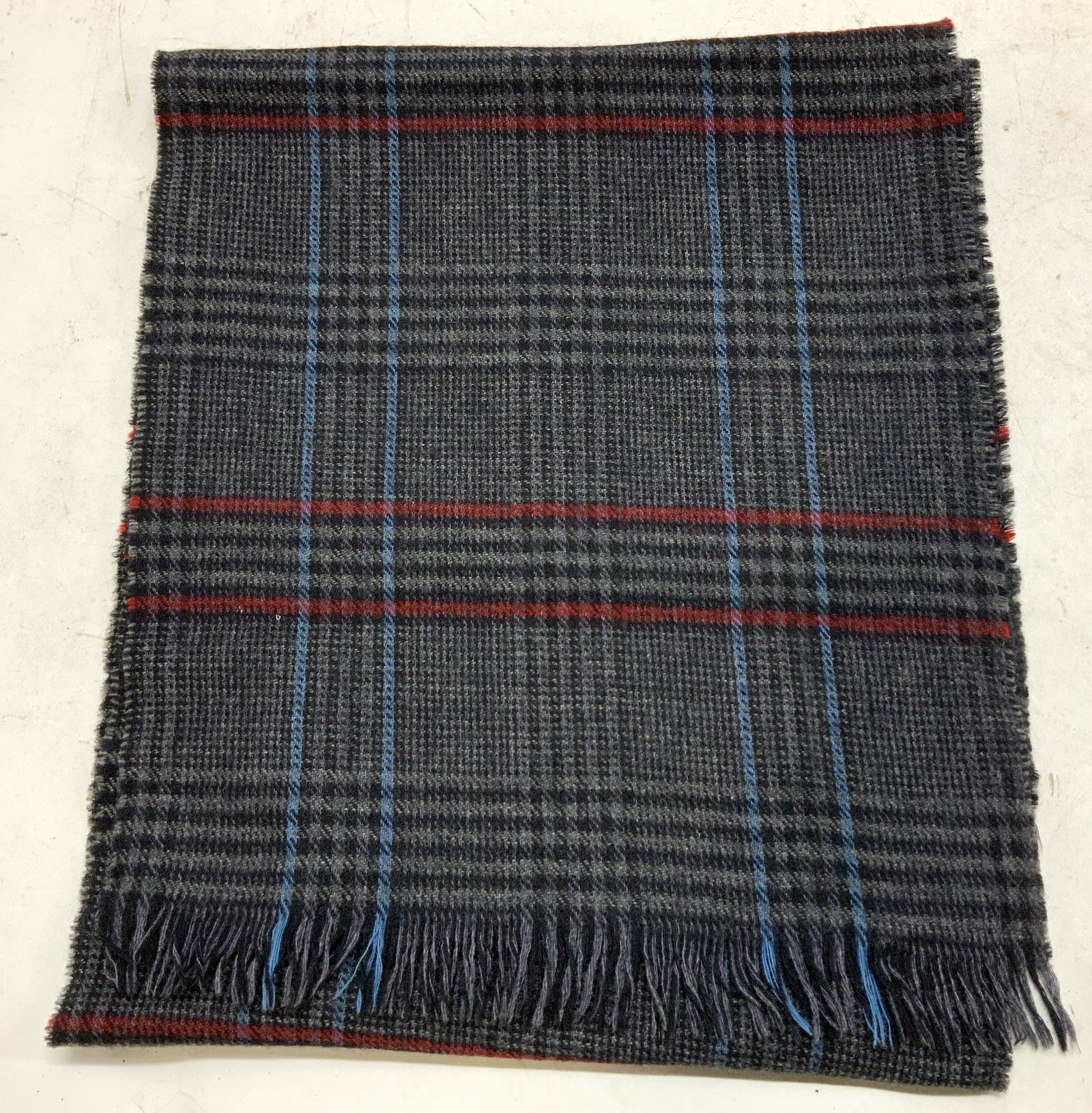Saks Fifth Avenue Plaid Fringed Wool Scarf SCOTLAND (1 of 6)