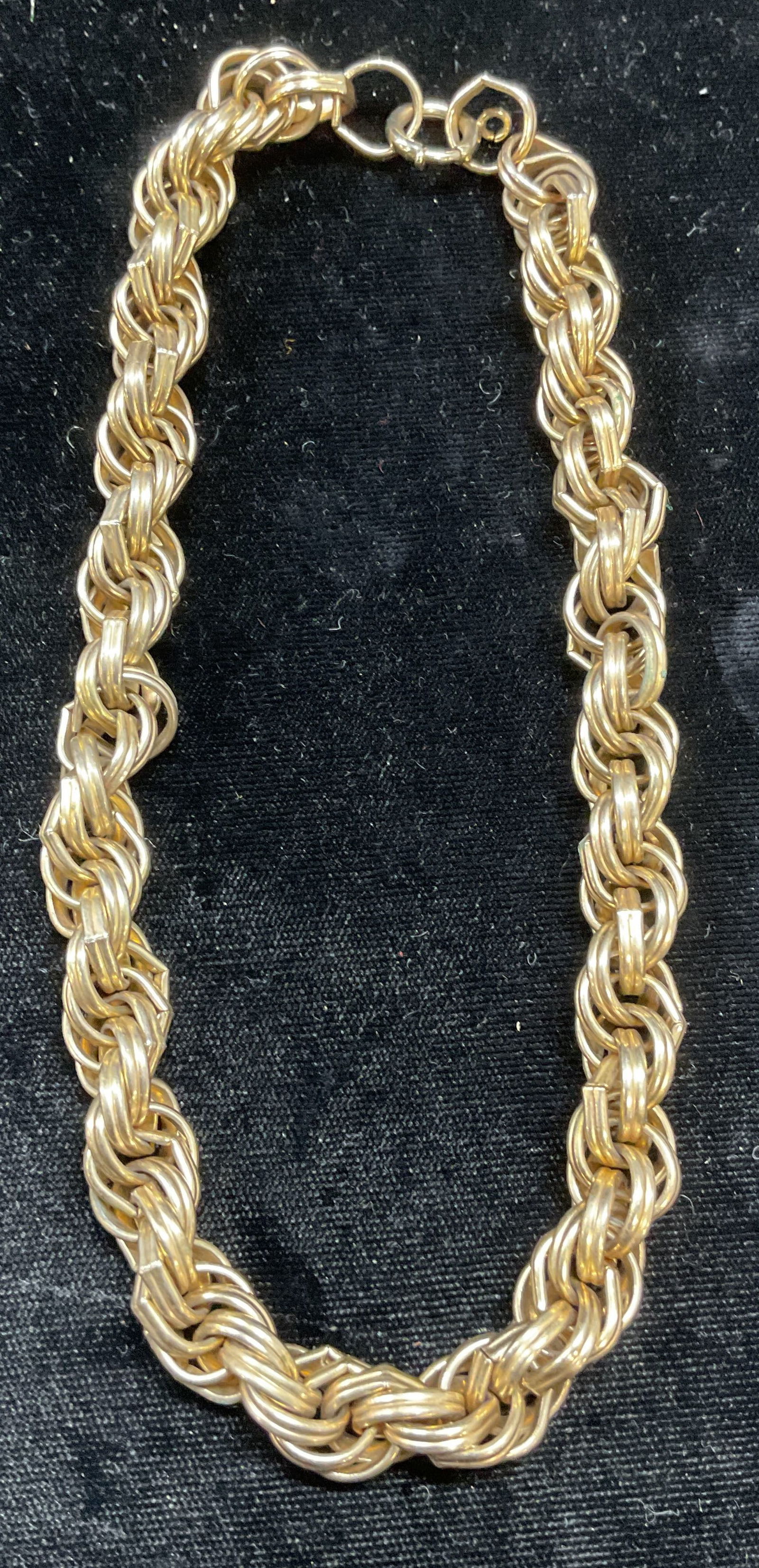 Vtg Gold Tone Twisted Chain Choker Necklace: Vintage gold tone heavy twisted chain choker necklace. Drop length approx 6 inches. Some scratching observed. Jewelry, estate jewelry, costume jewelry, cocktail jewelry, fashion jewelry, accessories,
