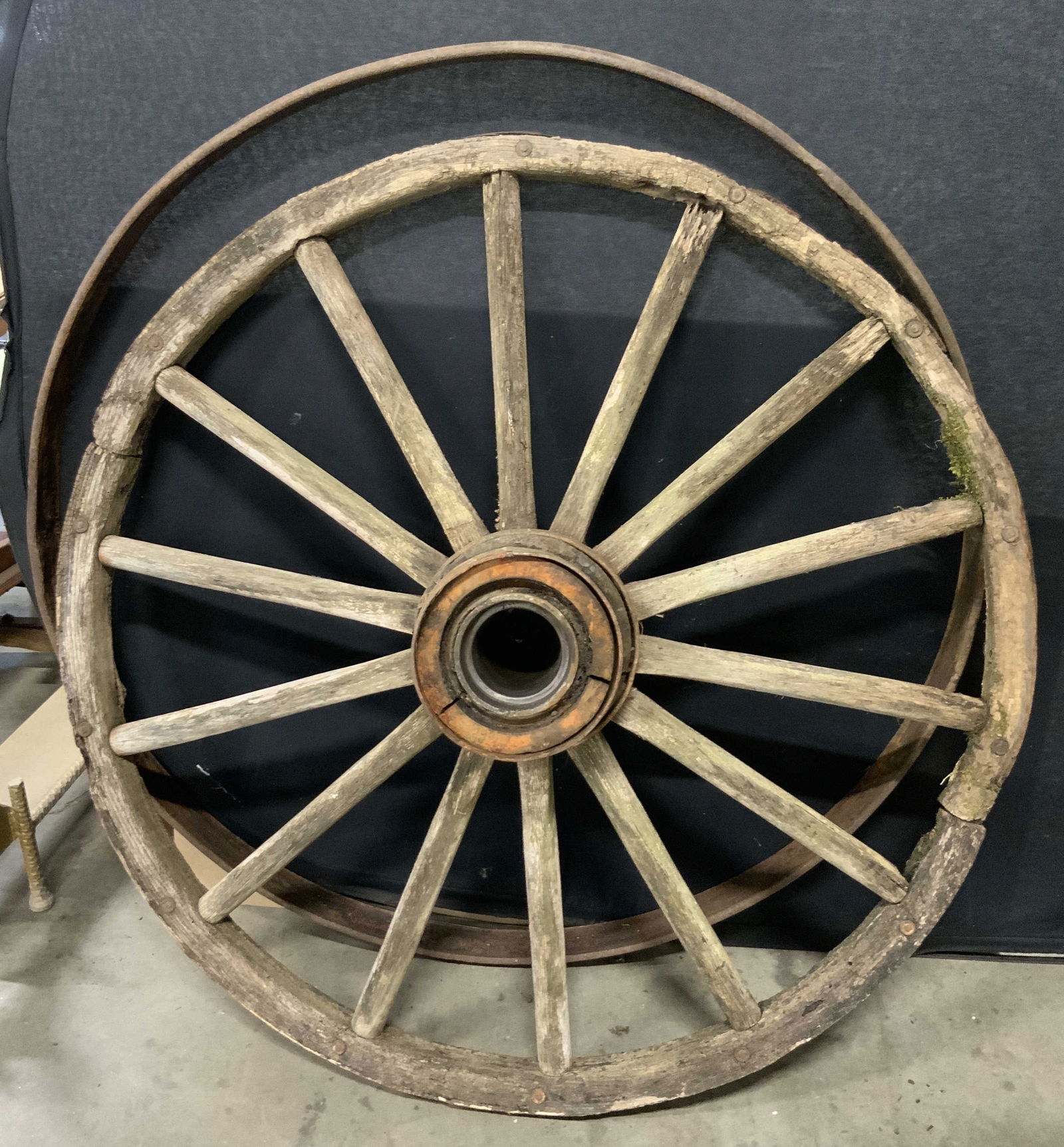Atq Wood & Metal Spoked Wagon Wheel 42in (1 of 7)
