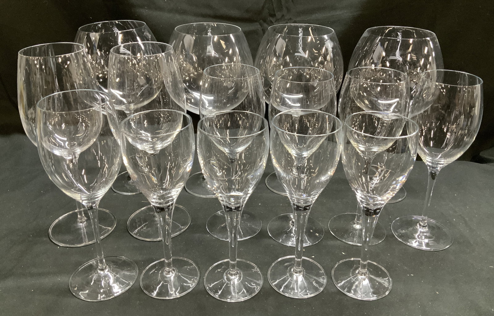 Lot15 Assort. Stemware Wine Glasses BORMIOLI ITALY: Lot15 Assort. Stemware Wine Glasses BORMIOLI ITALYLot includes 15 assorted sizes & styles wine glasses. Each piece is made of clear glass & with an elegant stem & footed base. Visible signature on 2 w