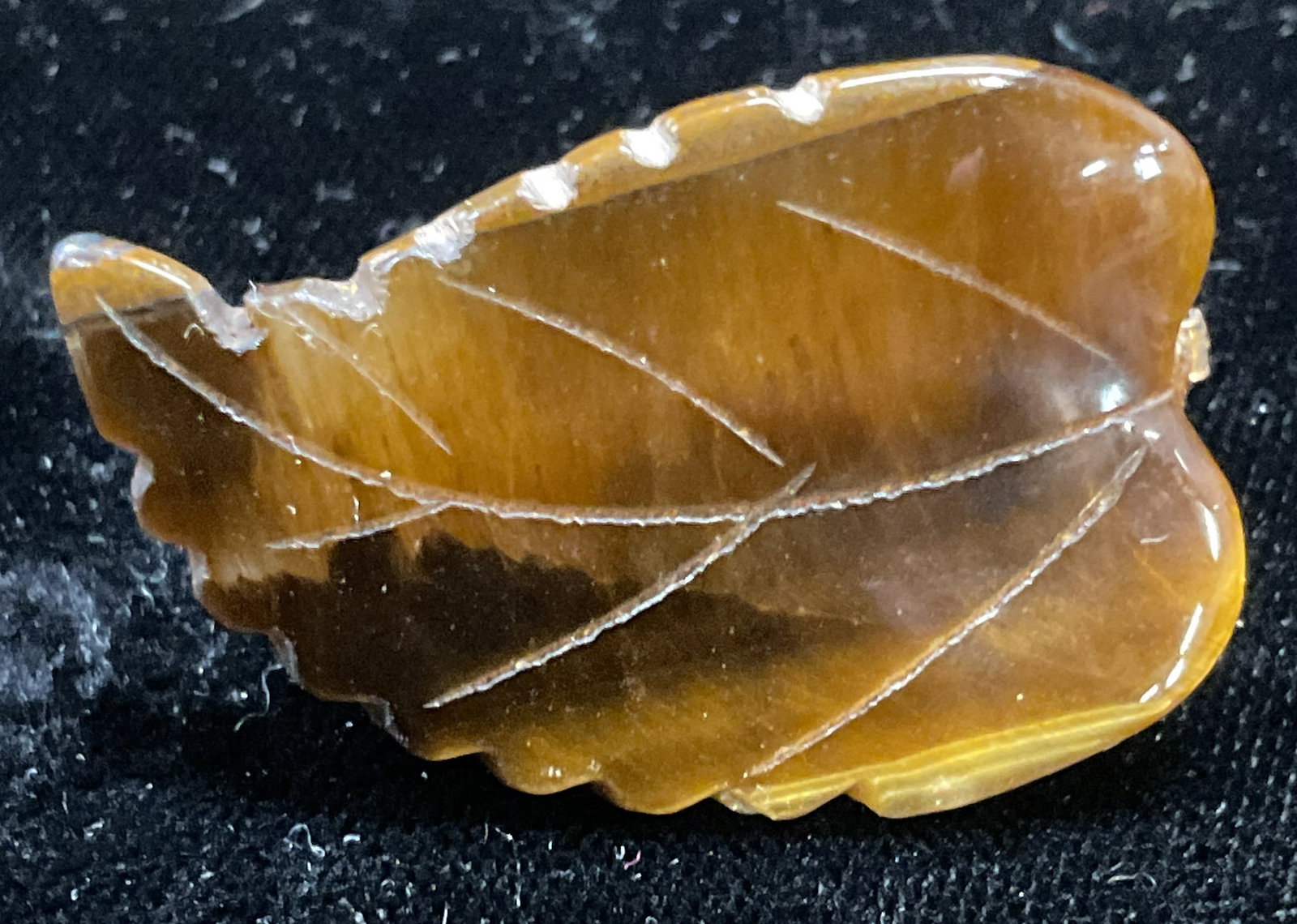 Vintage Carved Tigers Eye Leaf Clip: Vintage gold tone carved tigers eye leaf motif clip. Measures approx 1.5 x 7/8 inches. Some scratching observed. Jewelry, estate jewelry, costume jewelry, cocktail jewelry, fashion jewelry, accessorie