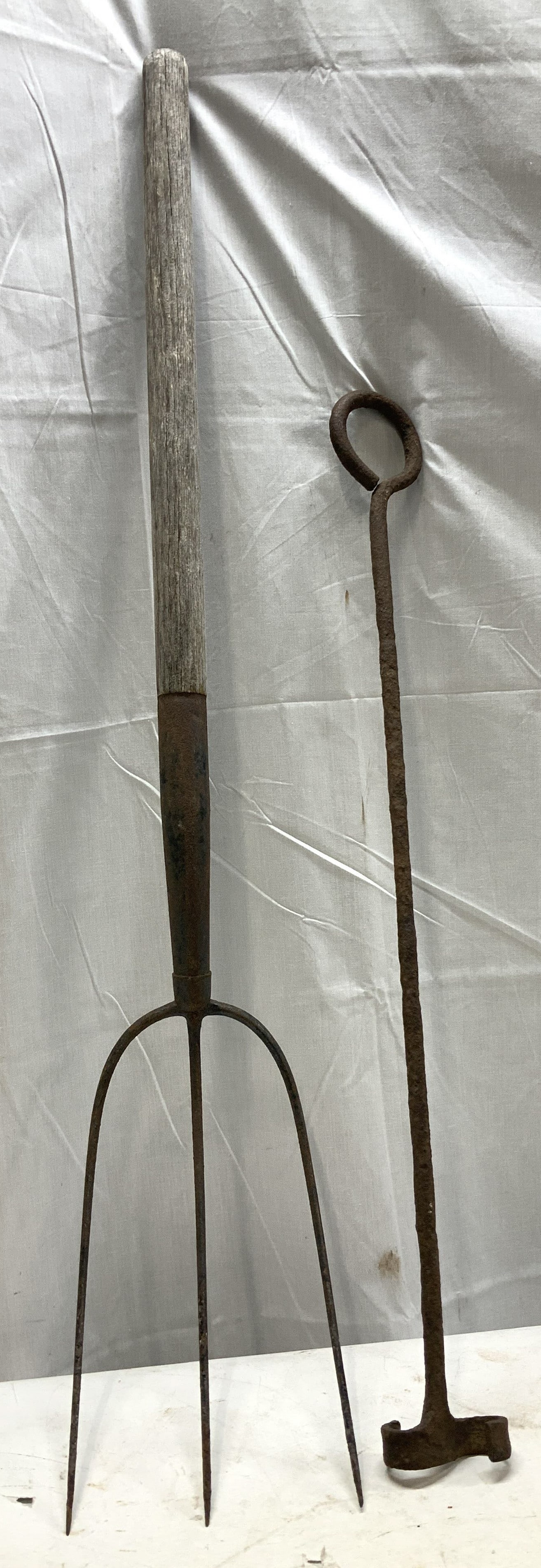 Lot2 Antq Hay Pitch Fork & Iron Branding Tool 38in (1 of 8)