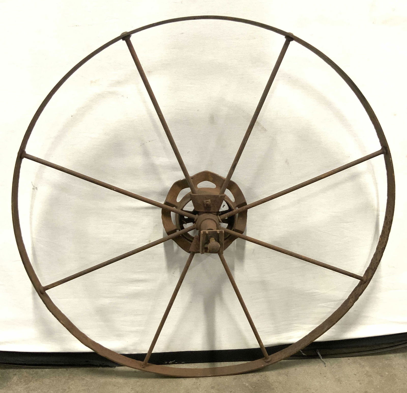 Antique Iron Spoked Wagon Wheel 32in (1 of 7)