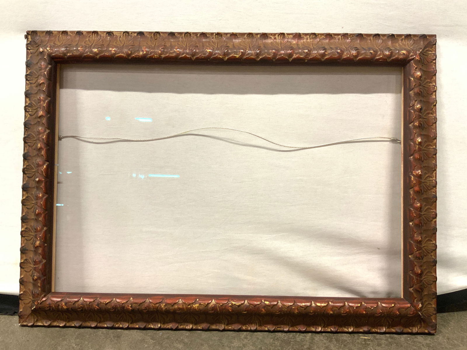 Vtg Giltwood & Cranberry Wall Hanging Pic Frame (1 of 7)