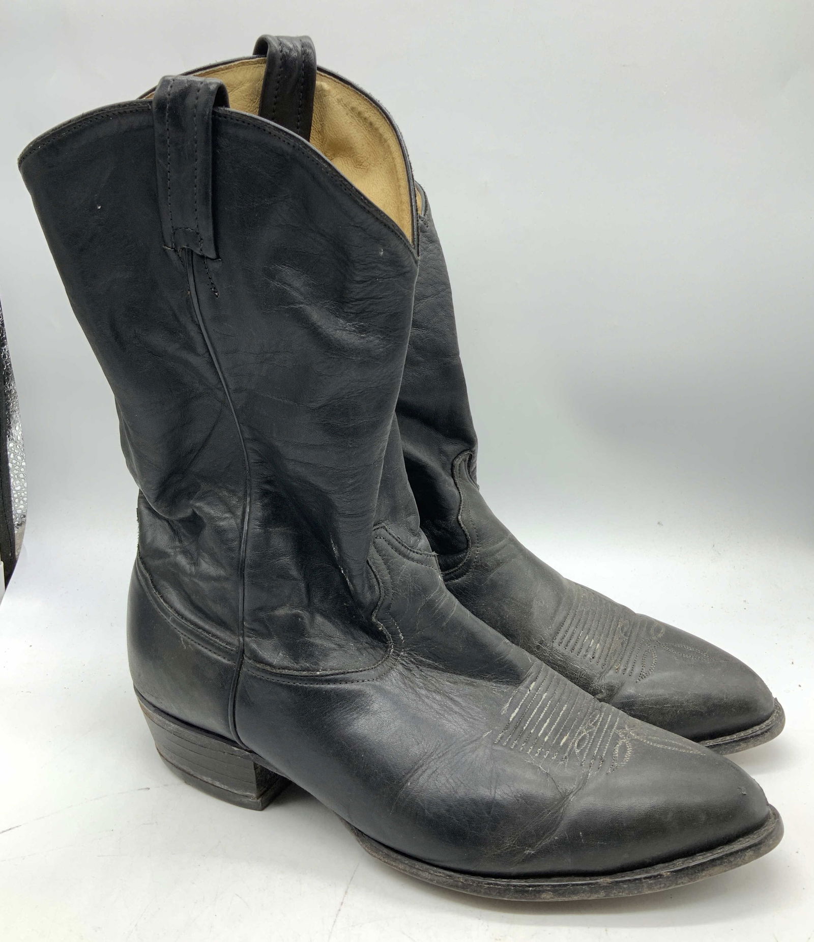 Vntg Tony Lama Pointed Toe Leather Cowboy Boots TX: Vntg Tony Lama Pointed Toe Leather Cowboy Boots TX Cowboy boots feature a pointed toe & stacked heel. Signed & marked. Reads, TONY LAMA, EL PASO TX. Surface wear consistent to age, use & exposure. Mea