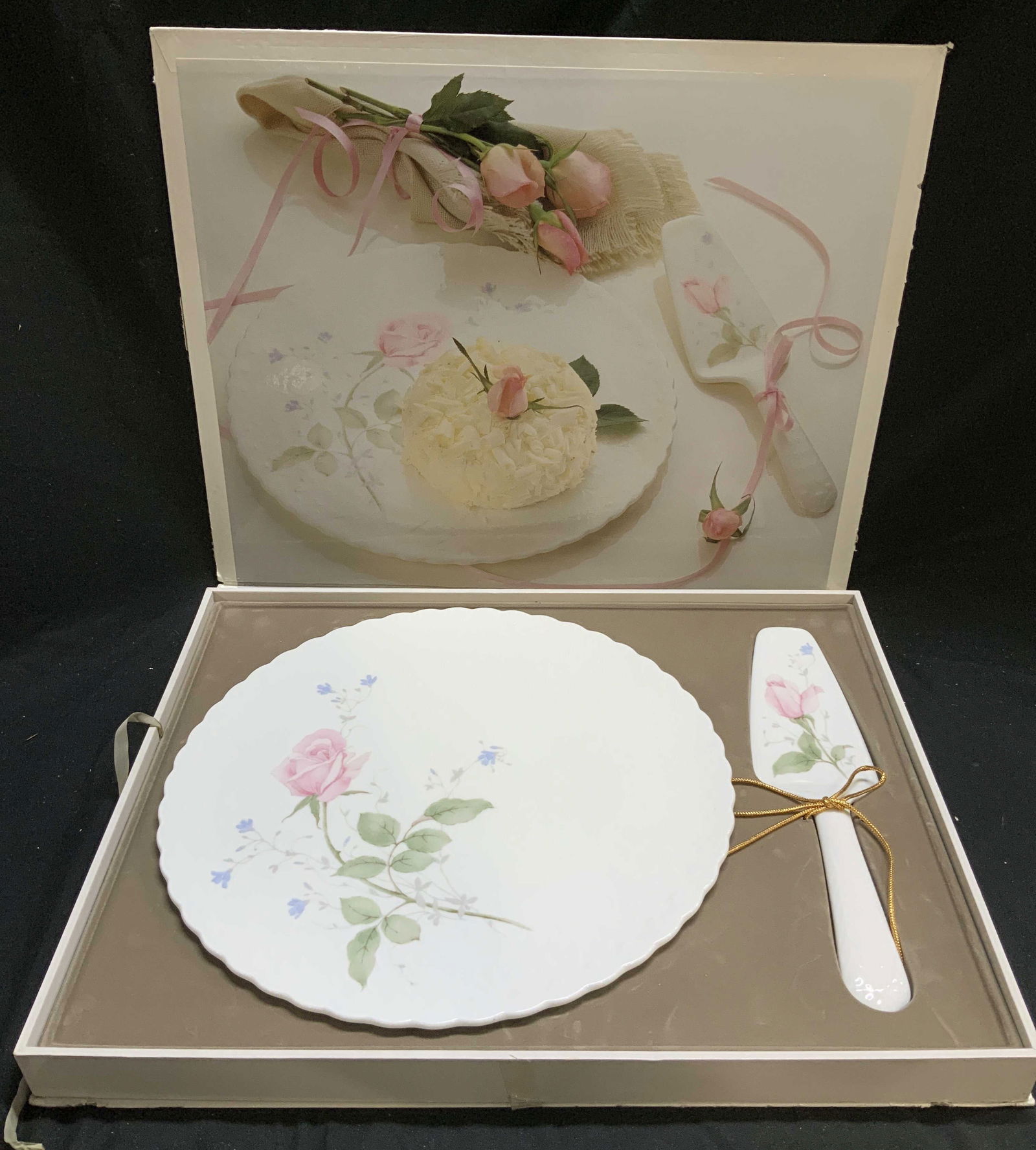Mikasa Bone China Rose Cake Plate & Server JAPAN: Mikasa Bone China Rose Cake Plate & Server JAPAN Lot includes, 1 cake plate & server. Pieces are bone china material & feature a delicate design with pink roses & blue flowers. Signed & marked. Reads,