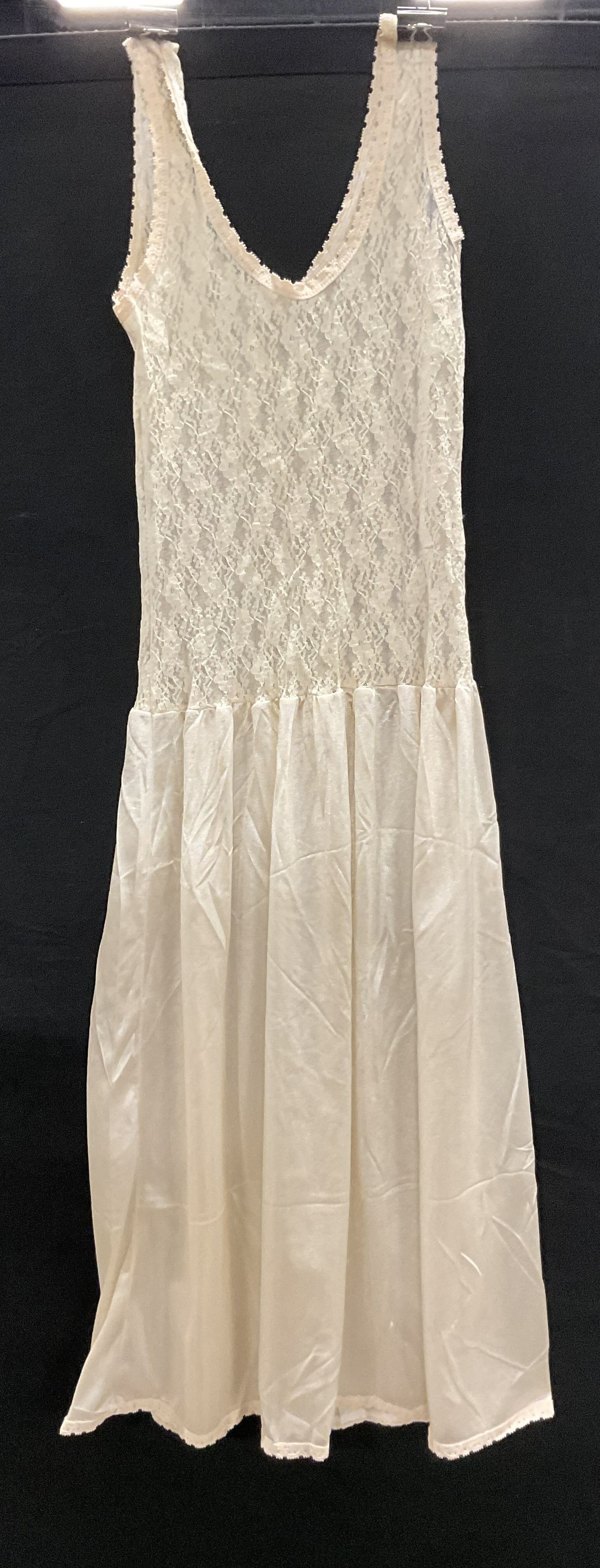 Vtg Nylon Cream Lace Sleepwear Nightdress USA: Vintage nylon cream lace sleepwear nightdress. Lace design top. Lace trim. 100% nylon. Made in USA. Size small. Some surface wear consistent with exposure, slight discoloration observed. Sleepwear, ni