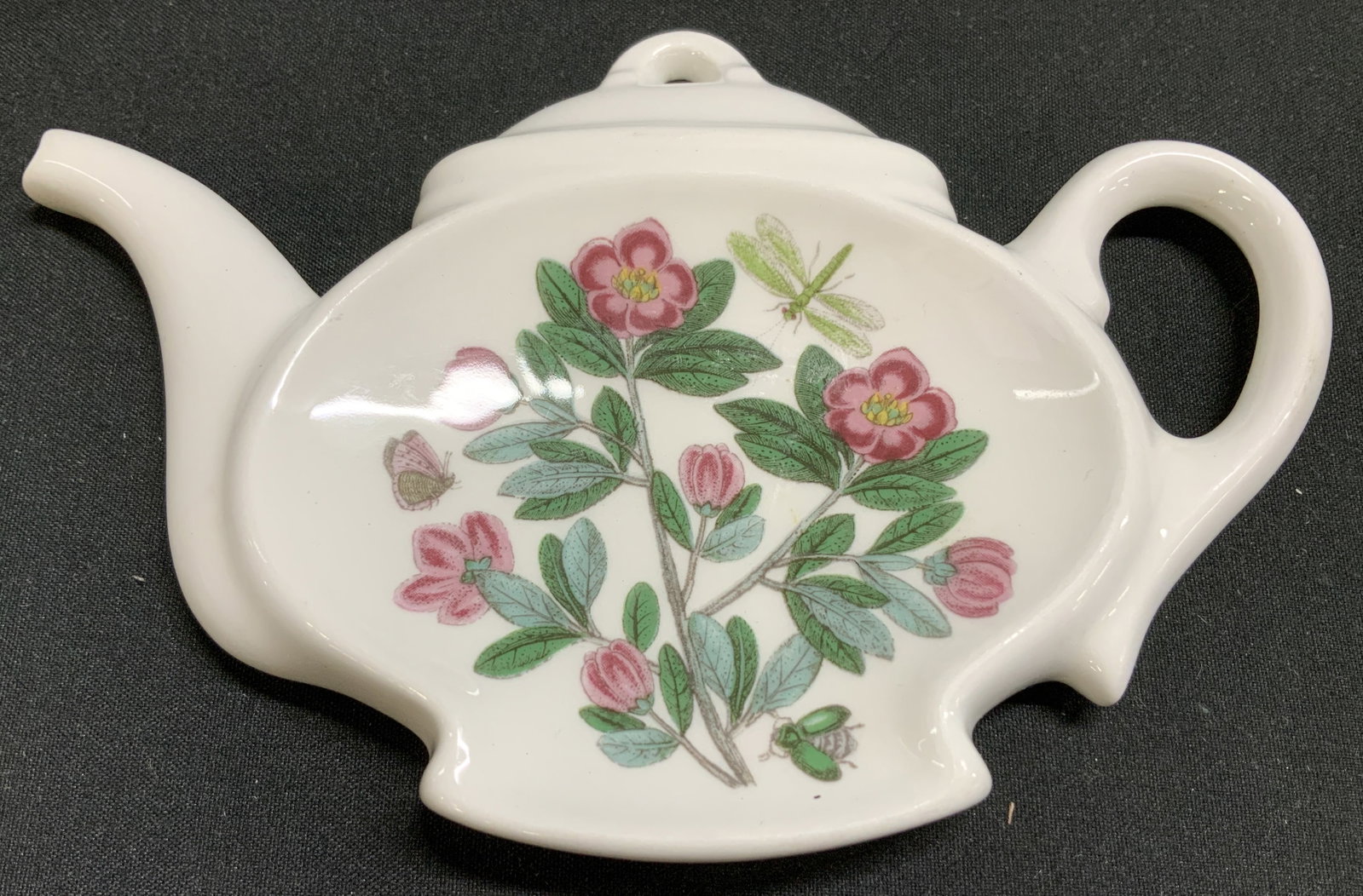 Portmeirion Botanic Garden Tea Bag Holder BRITIAN: Portmeirion Botanic Garden Tea Bag Holder BRITIAN Tea bag holder features various botanical & dragonfly motifs. Signed & marked on underside. Reads, THE BOTANIC GARDEN by Susan Williams-Ellis. Made in