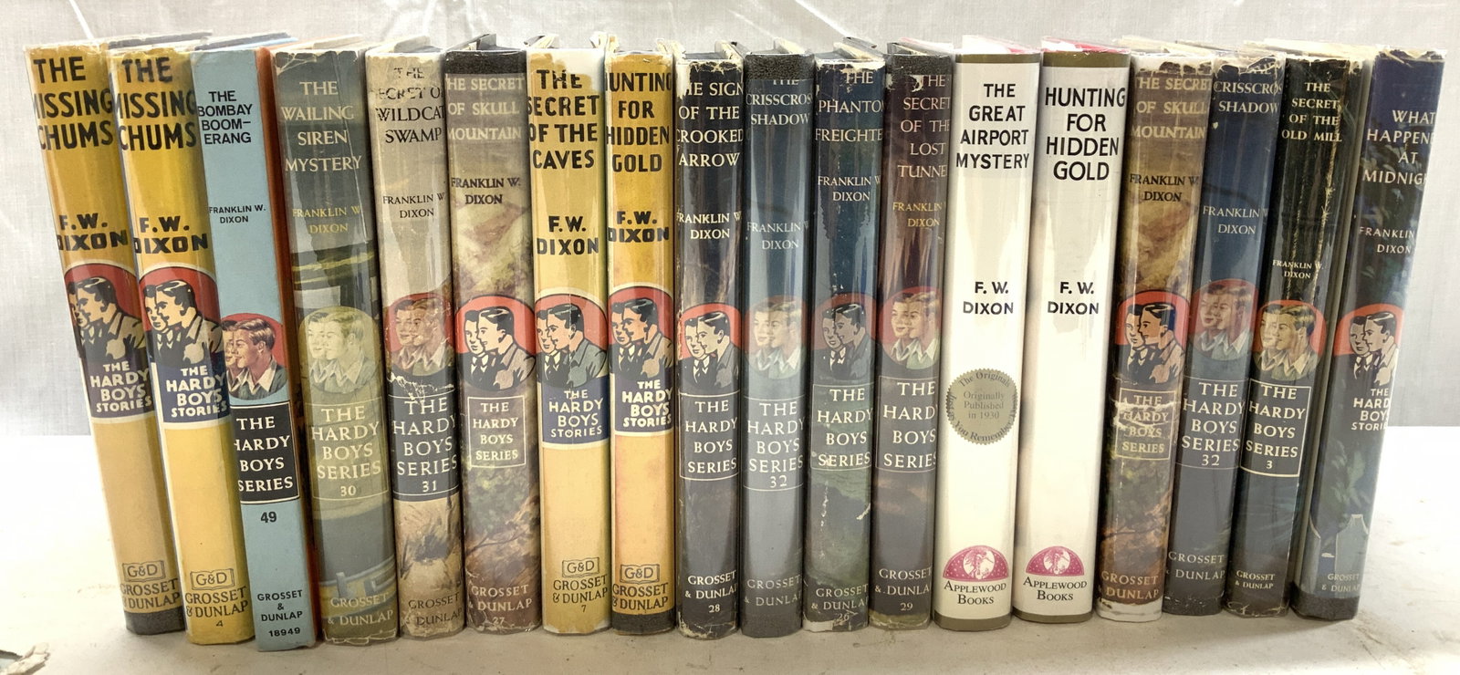 Lot 18 The Hardy Boy Series Books 1920-1970s DIXON: Lot 18 The Hardy Boy Series Books 1920-1970s DIXON Lot includes, The HARDY BOY SERIES Books. The Great Airpot Mystery (1955), Hunting For Hidden Gold (1955), The Secret of Skull Mountain (1948), The C