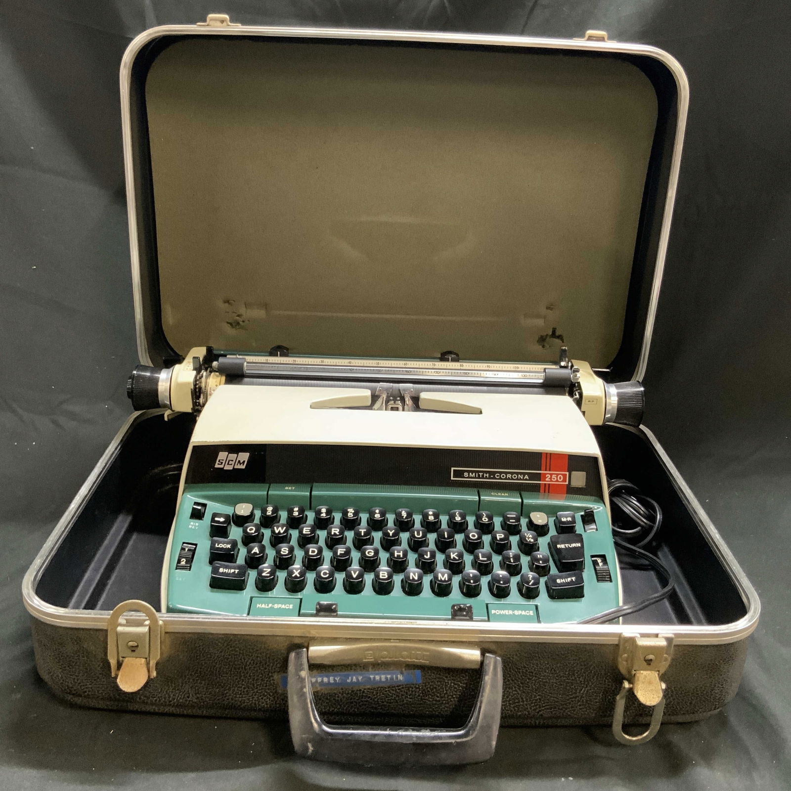 SMITH CORONA SCM 250 Vtg Typewriter In Case (1 of 8)