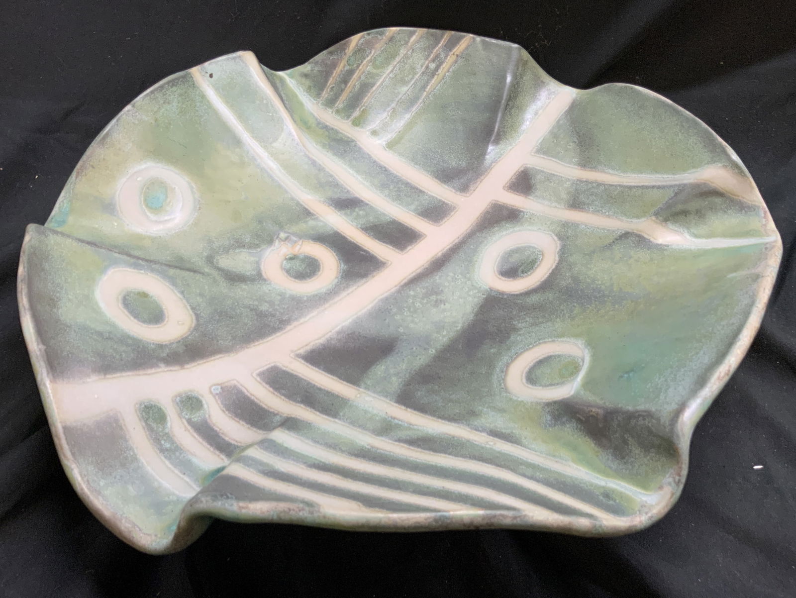 KOMIS Sgnd Hand Crafted Ceramic Centerpiece Dish (1 of 8)