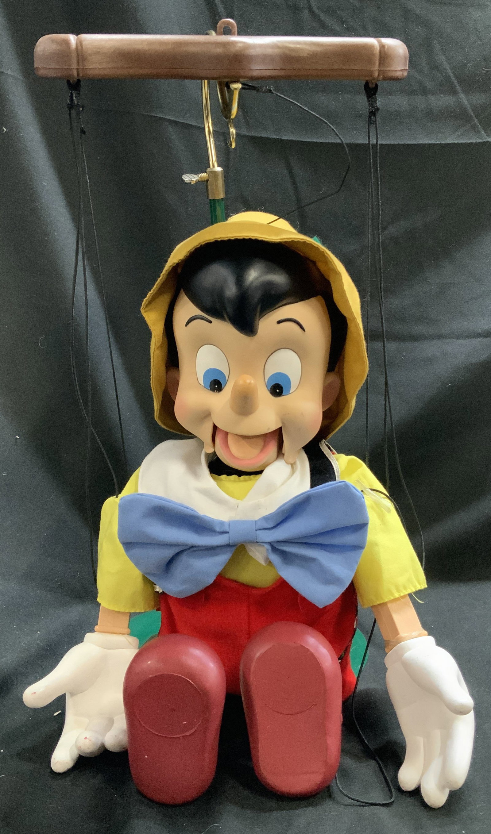DISNEY 2002 Pinocchio Marionette Singing Puppet (1 of 9)