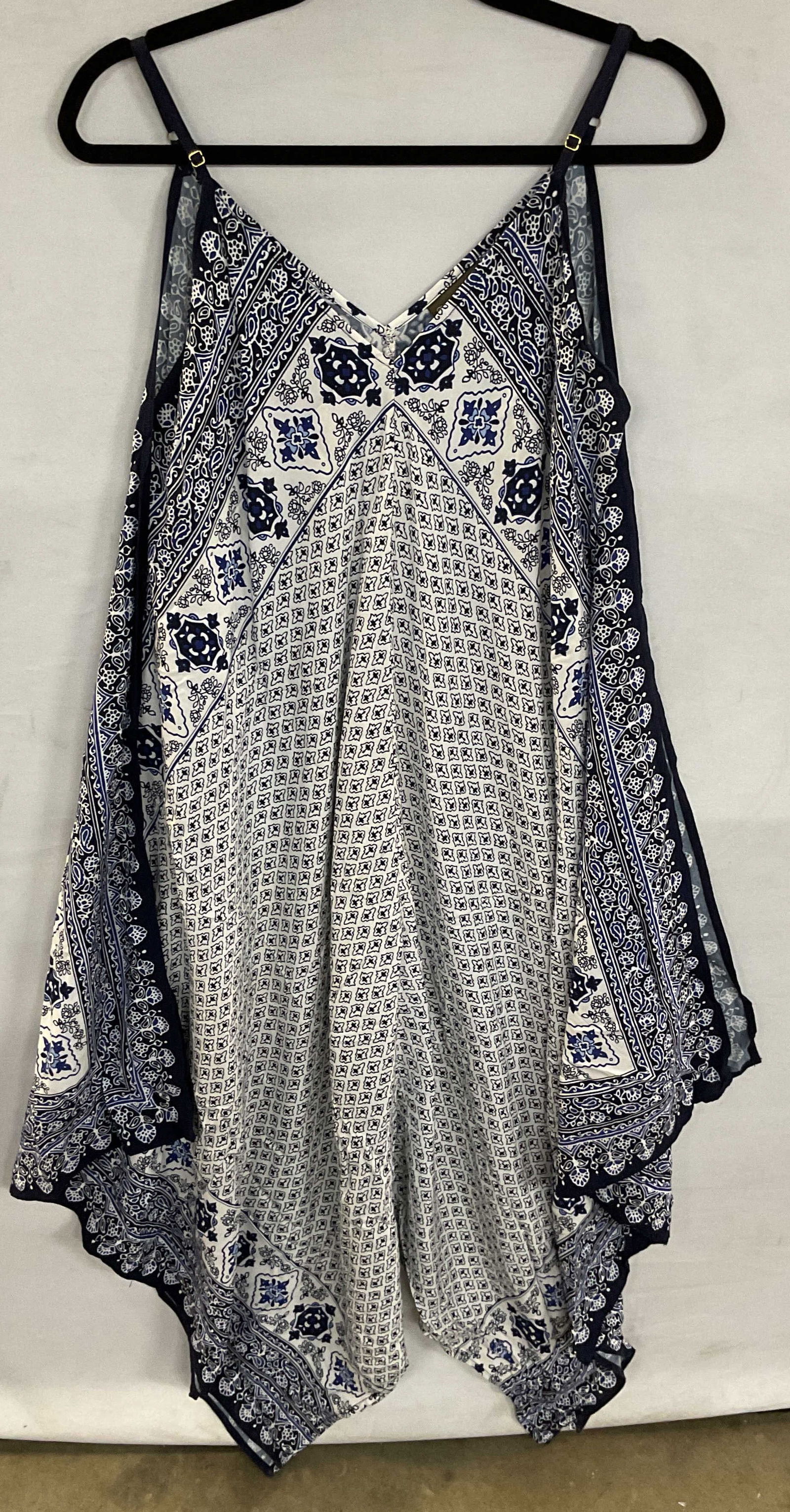 Tommy Bahama Blue White Paisley Sleeveless Dress: Tommy Bahama blue and white sleeveless handkerchief dress with paisley print. Size xl. Rayon. Gently worn. Tommy Bahama, Tommy Bahama dress, designer dress, blue dress, white dress, paisley dress, han