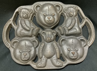 Vntg Cast Iron Teddy Bear Baking Mold