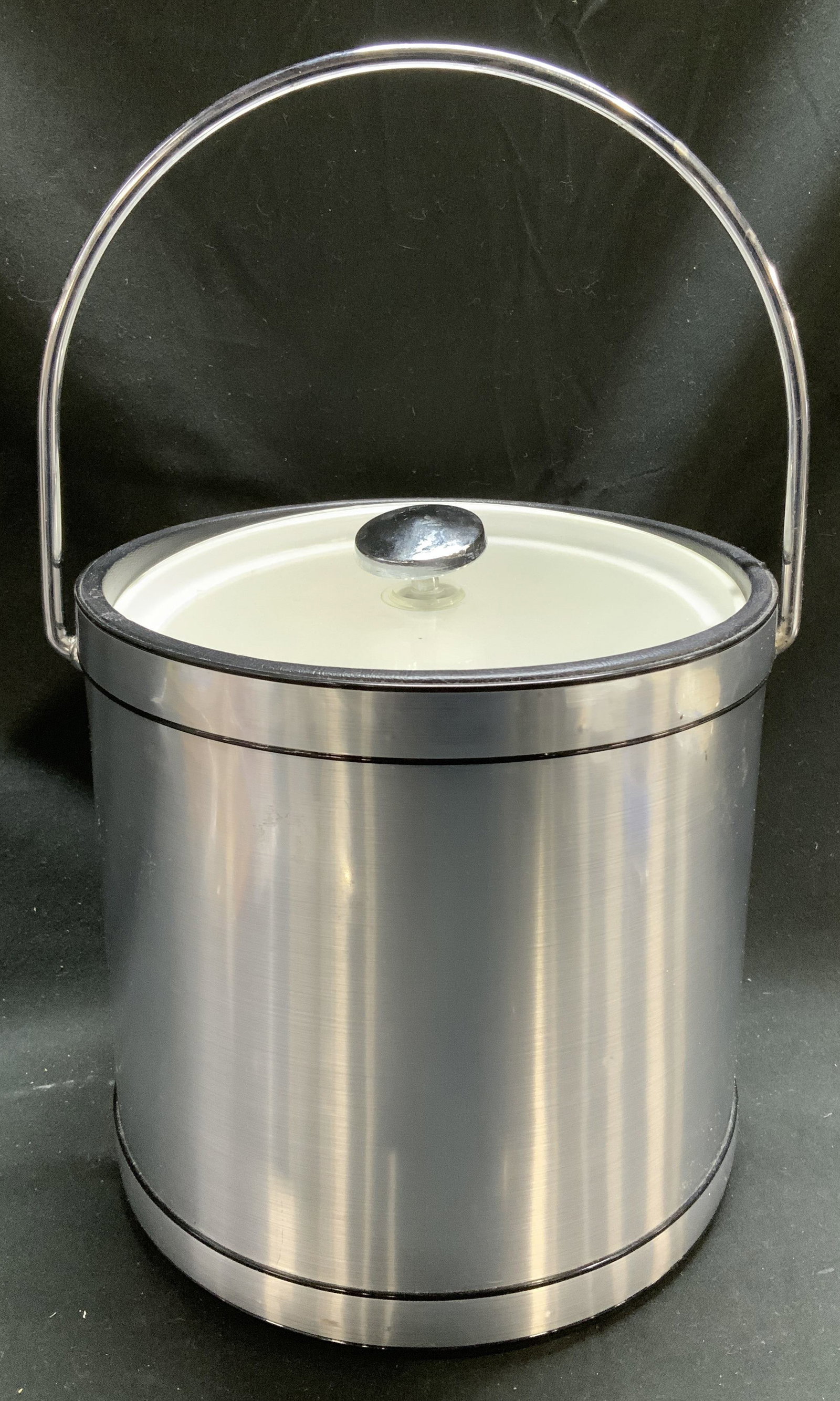 ELEGANCEbyKRAFTWARE Vintage Chrome Ice Bucket USA: Elegance By KRAFTWARE Brushed Chrome Ice Bucket Appears to be vintage. Ice bucket features a brushed chrome finish and a metal handle. Signed & marked on underside. Reads, ELEGANCE BY KRAFTWARE. MADE