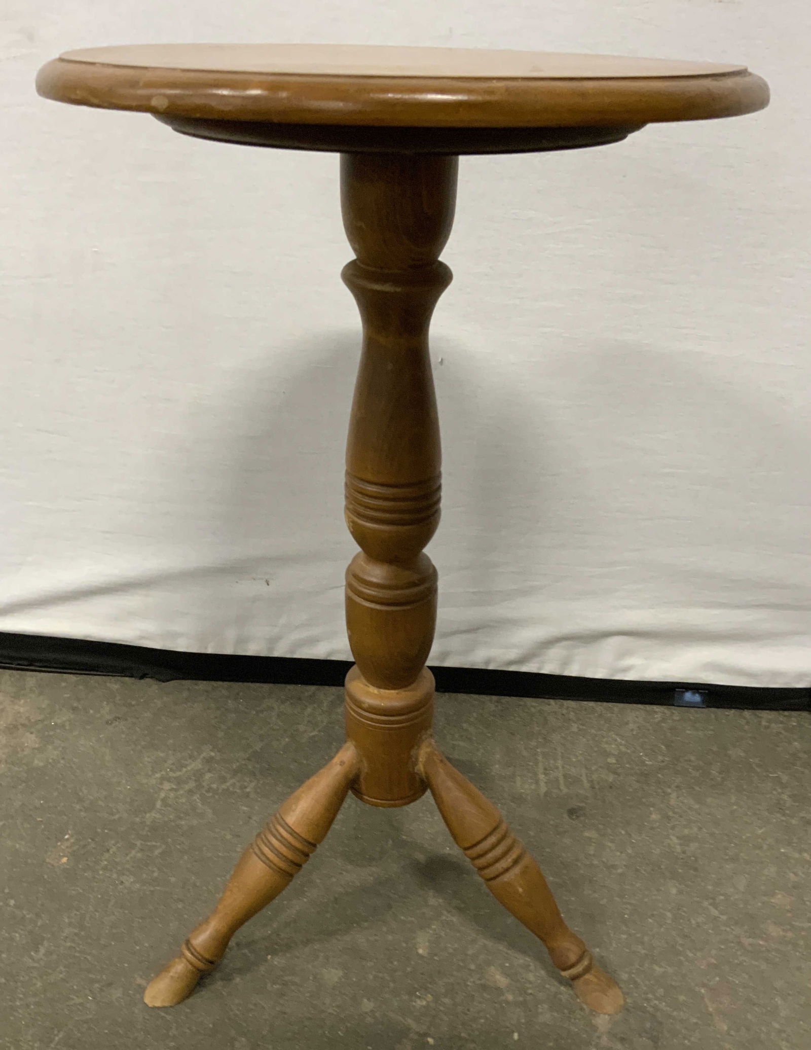Vtg Spindle Pedestaled Wooden Tripod Side Table (1 of 8)