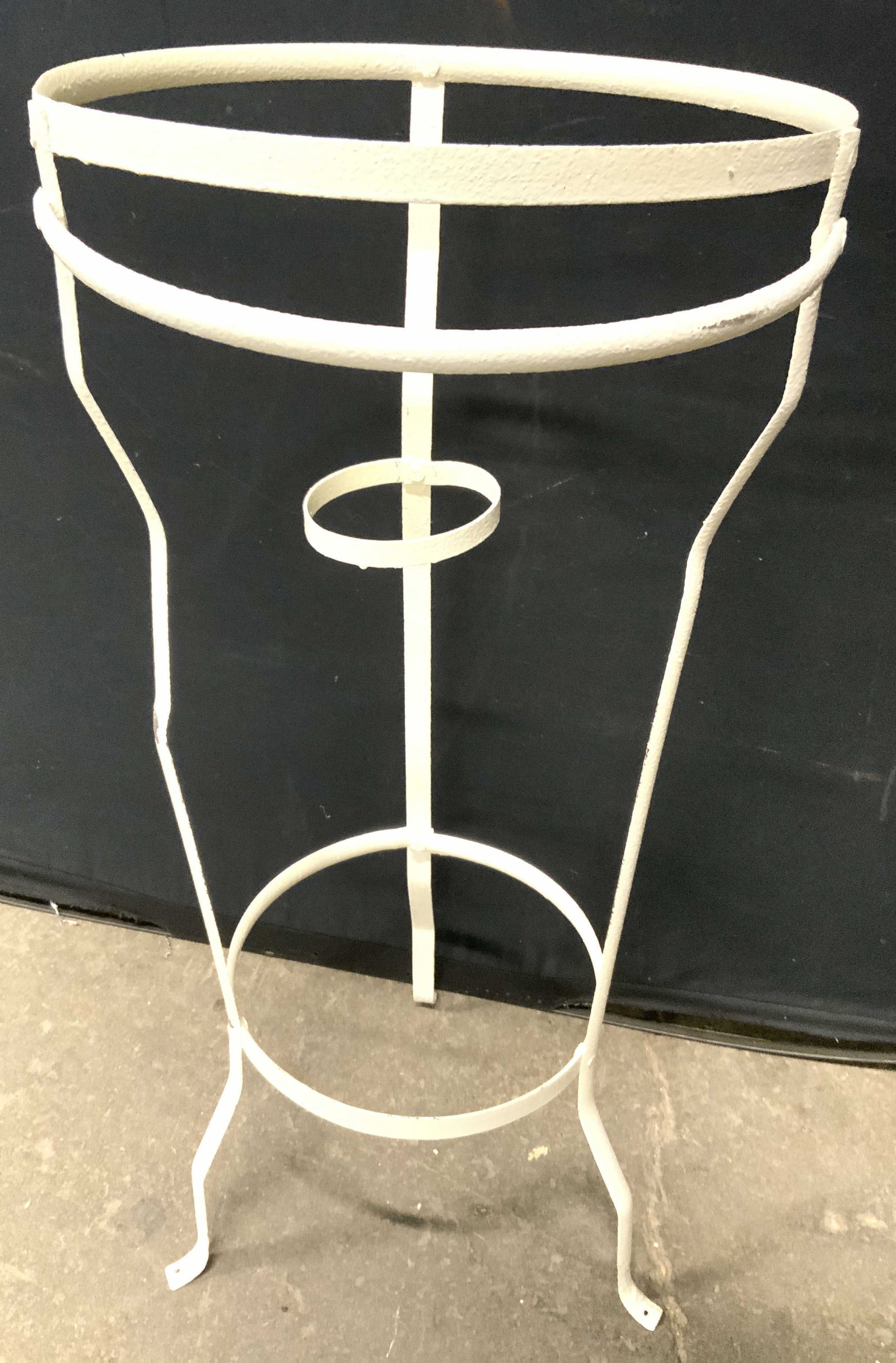 Vintage Iron Plant Stand White 31in (1 of 6)