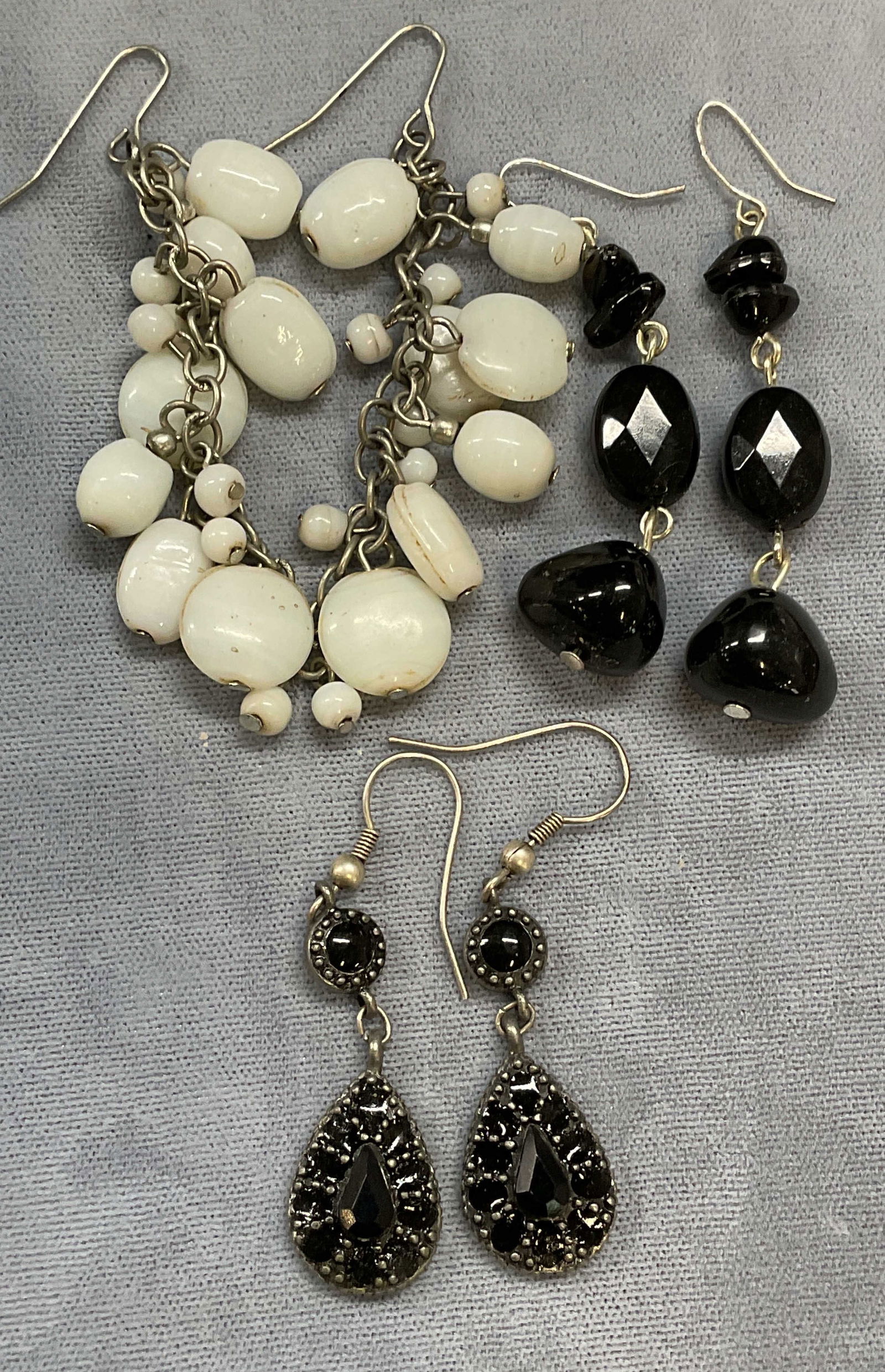 Lot 3 Black & White Glass & Crystal Earrings (1 of 7)