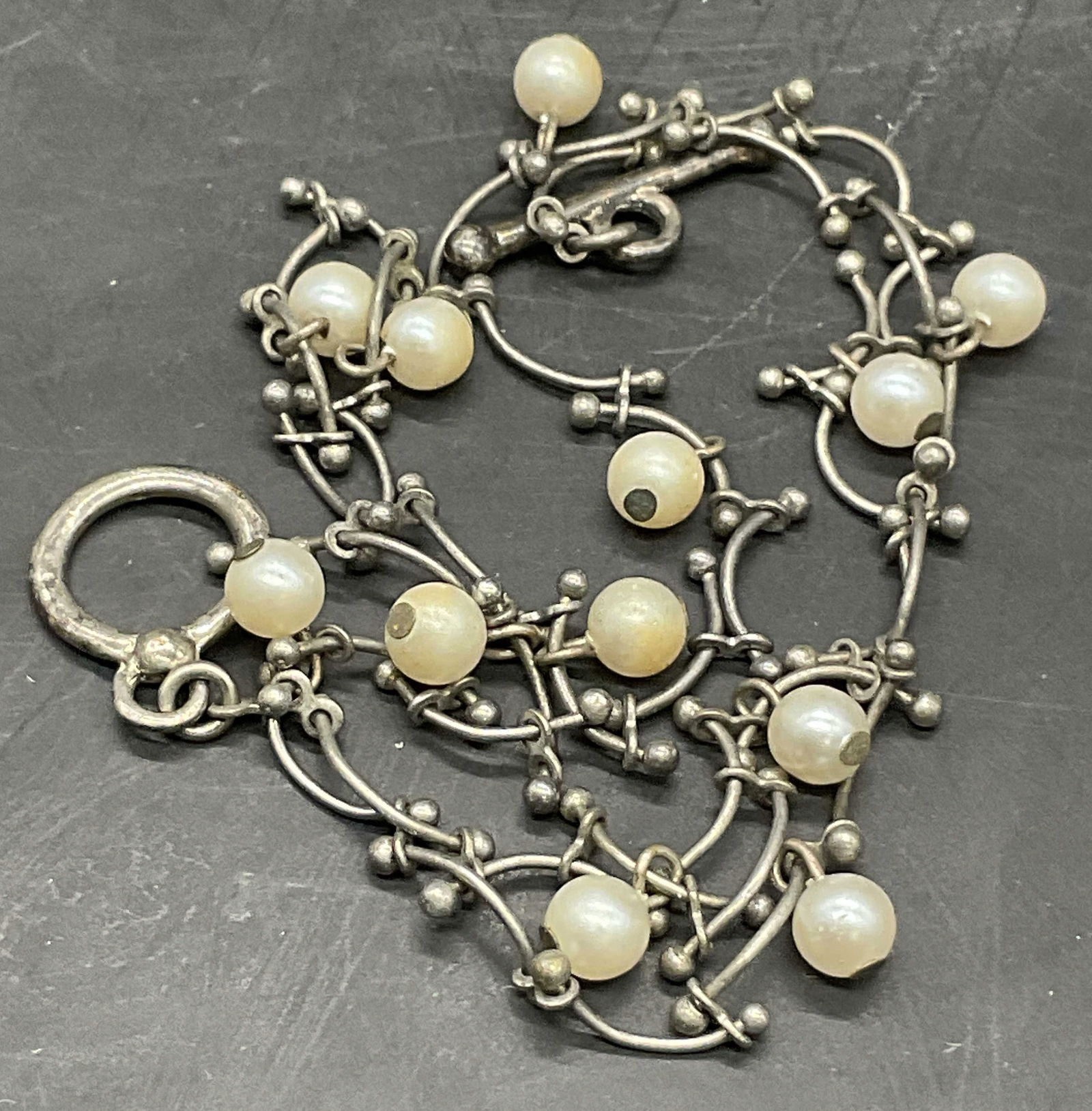 Vintage Pearlescent Bead Silver Tn Metal Necklace: Vintage Pearlescent Bead Silver Tone Metal Necklace. Toggle clasp closure. Measured end to end approx. 16 inches. Surface wear consistent with age, use, and exposure. Discoloration present. Vintage je