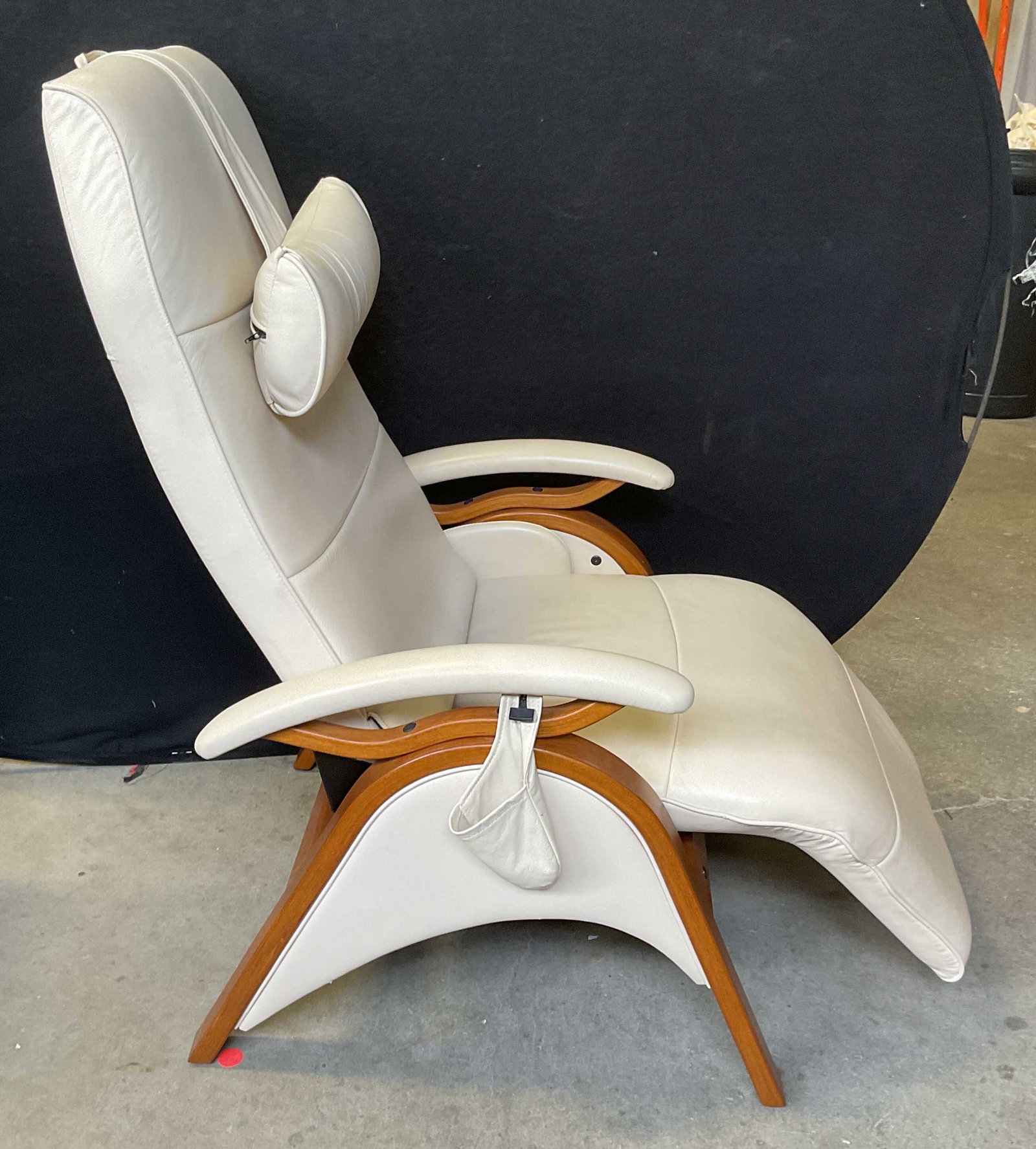 Andrew LeBlanc Novus Leather Recliner Armchair USA (1 of 7)