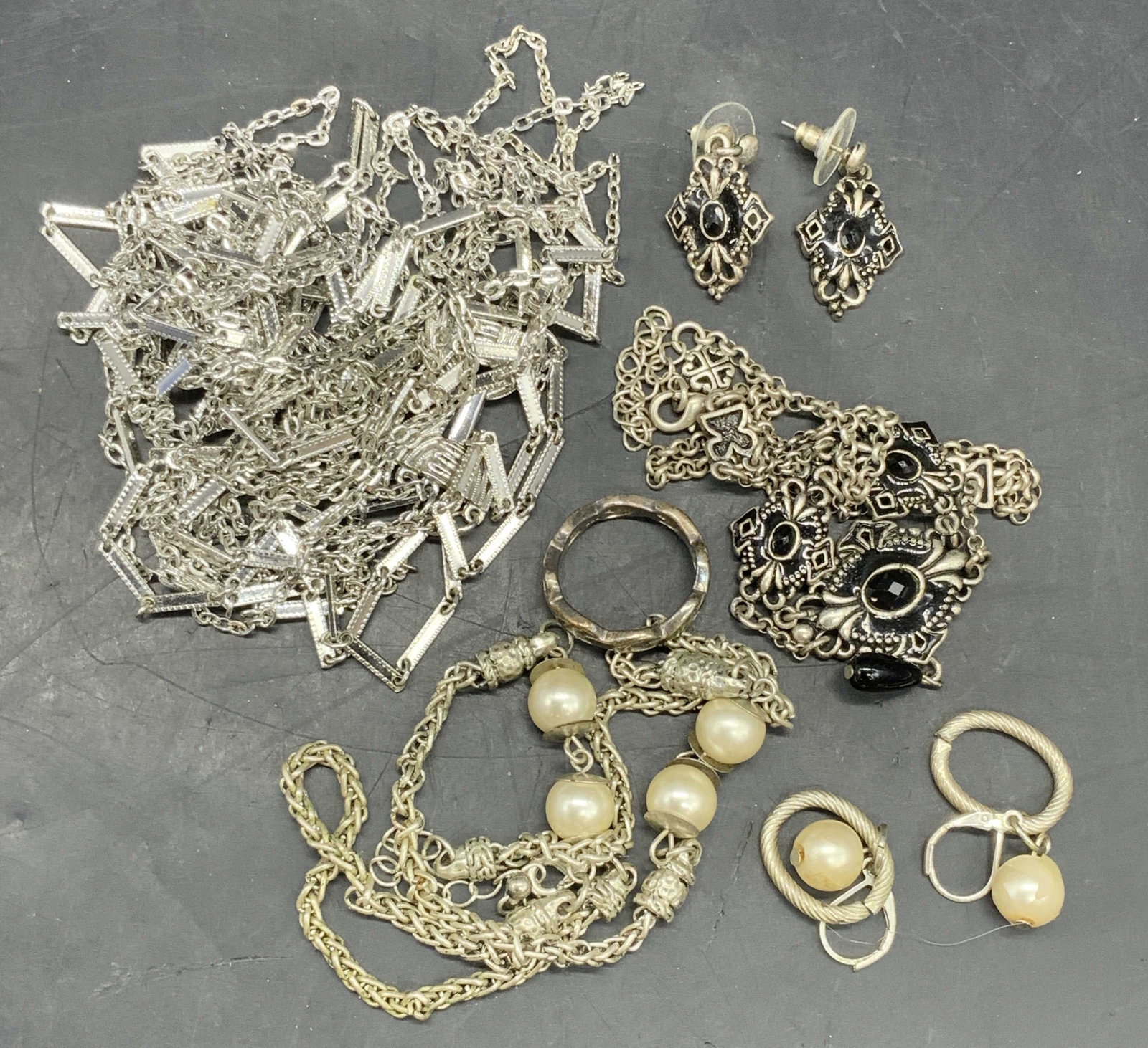 Lot 6 Silver Tone Metal Earrings, Necklaces & Ring (1 of 8)