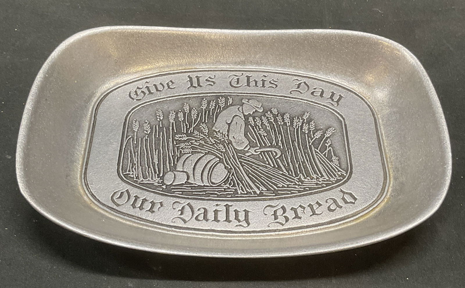 Vtg Walton Columbia Pewter Bread Bowl USA: Vintage Walton Columbia pewter bread bowl. Reads Give Us This Day Our Daily Bread with raised farmer and wheat motif. Signed. Made in USA. Measures approx 9 x 6.25 x 1.25 inches. Some wear consistent