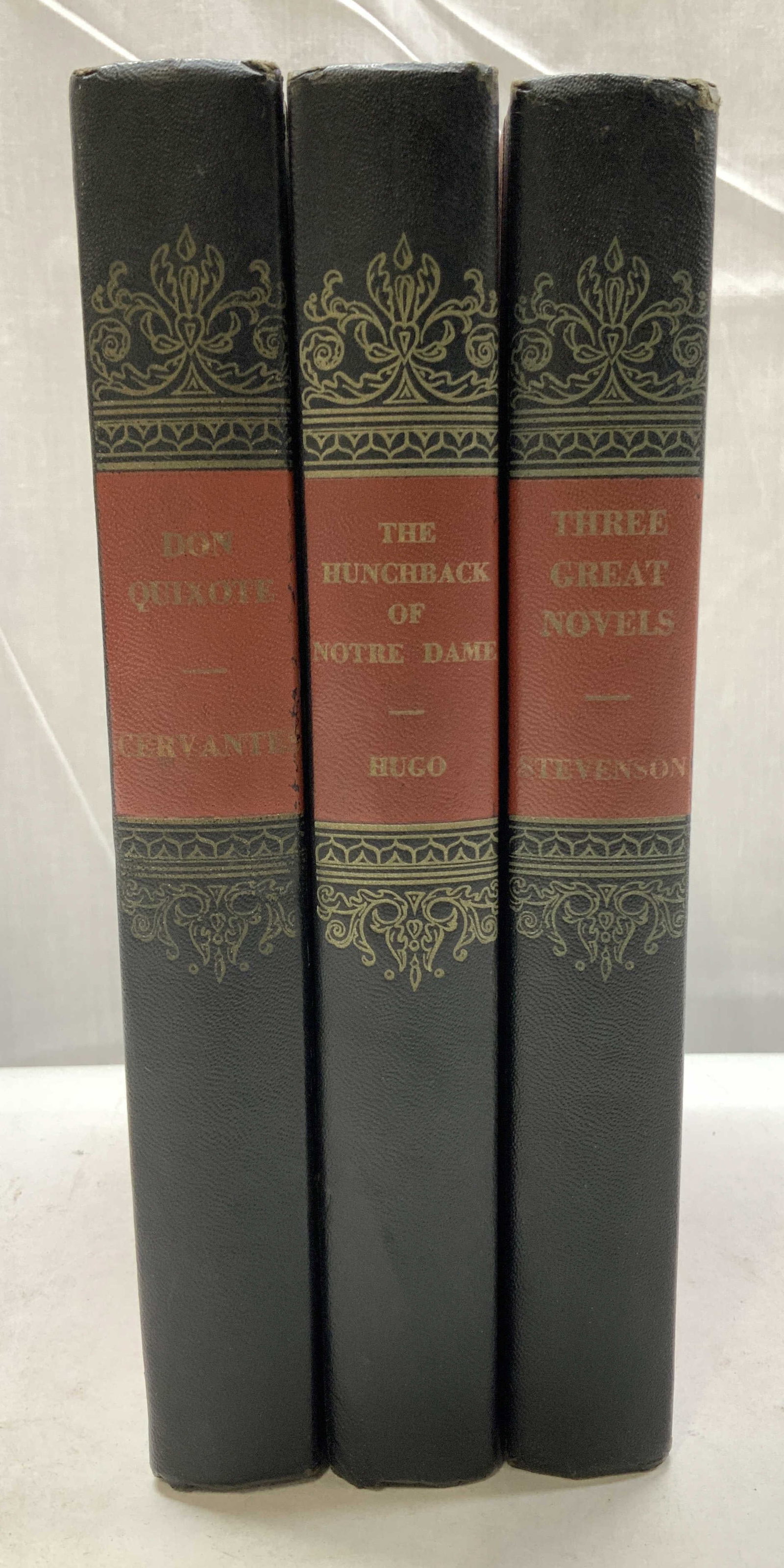 Set 3 Vntg De Luxe Editions Club Novels 1946 HUGO+: Set 3 Vntg De Luxe Editions Club Novels 1946 HUGO+ The Great Novels of Robert Louis Stevenson, Miguel de Cervantes by Richard Emery Roberts & The Hunchback of Notre Dame by Victor Hugo. COPYRIGHT, 194