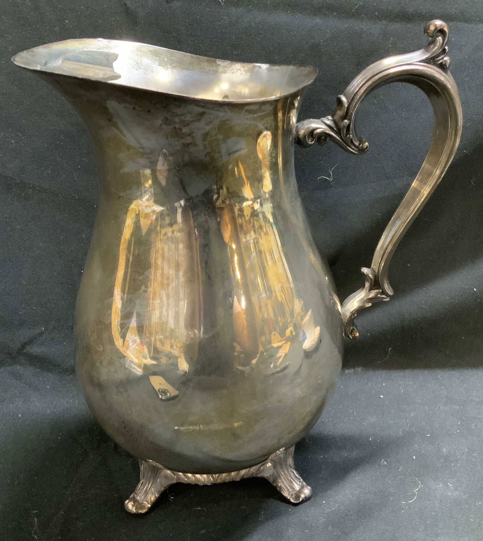 Vntg WM Rogers Silver Plated Water Pitcher (1 of 7)
