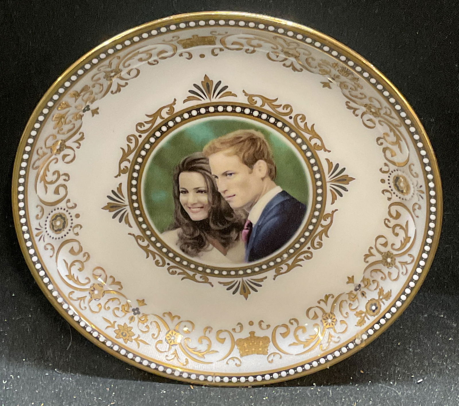 Royal Worcester William & Kate China Plate NIB Eng: Royal Worcester gilt fine bone china plate. Commemorative plate celebrating the marriage of Prince William and Kate Middleton. Signed. Hand decorated in England by William Edward. Measures approx 4.75
