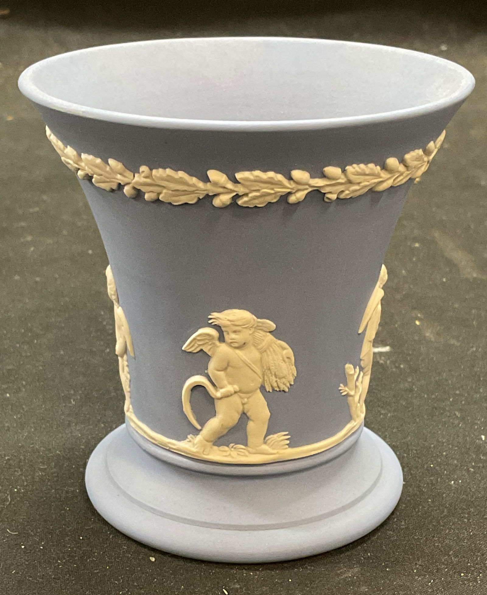 Vtg Wedgwood Jasperware Cherub Vase England (1 of 6)