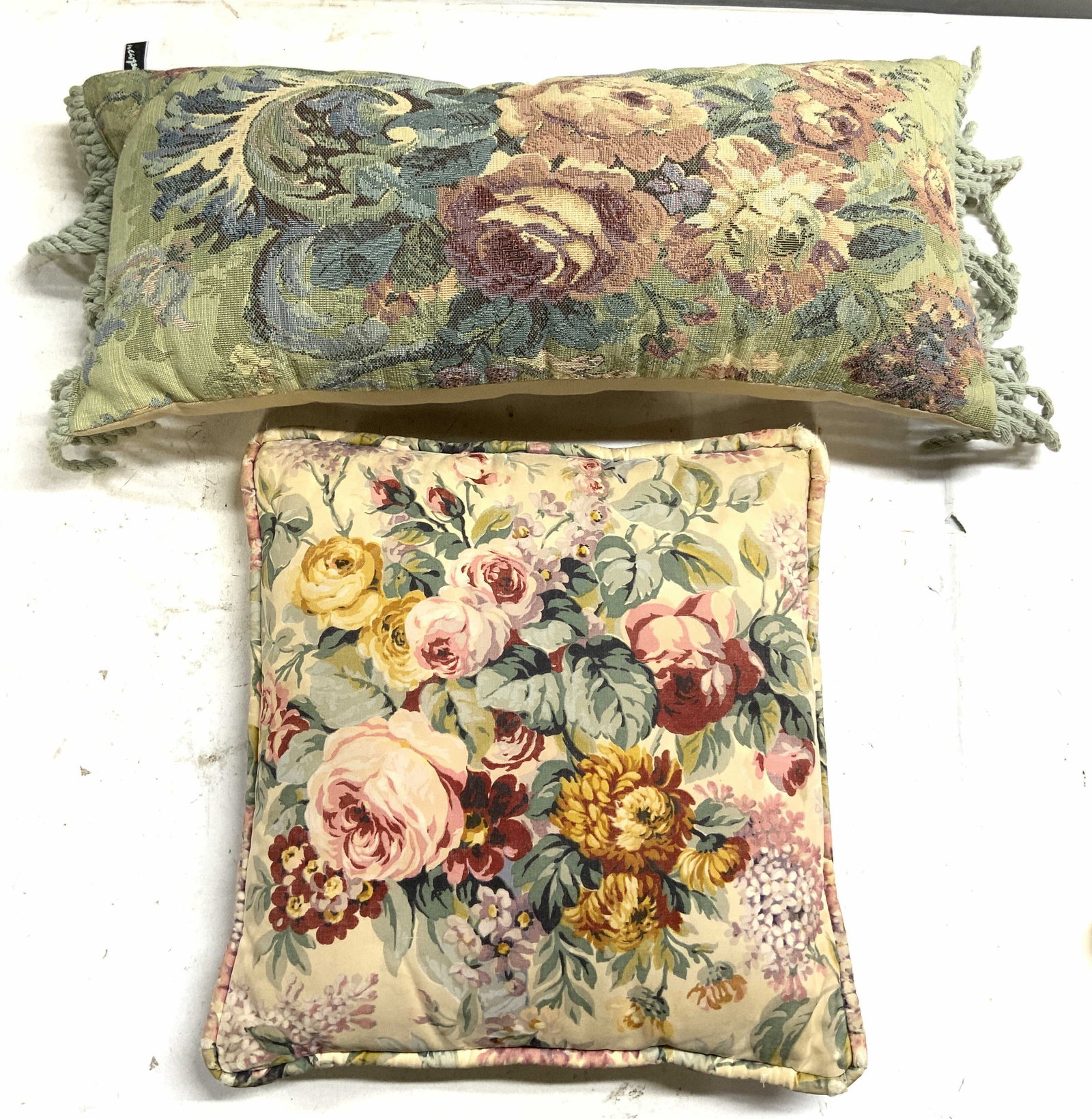 Lot 2 Vtg Assorted Floral Pillows NEWPORT & More (1 of 8)