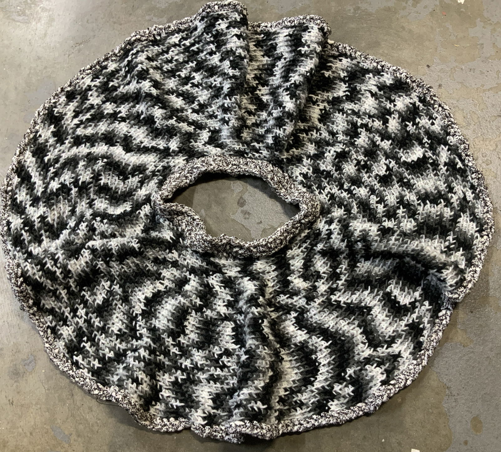 Black & White Crocheted Christmas Tree Skirt (1 of 6)