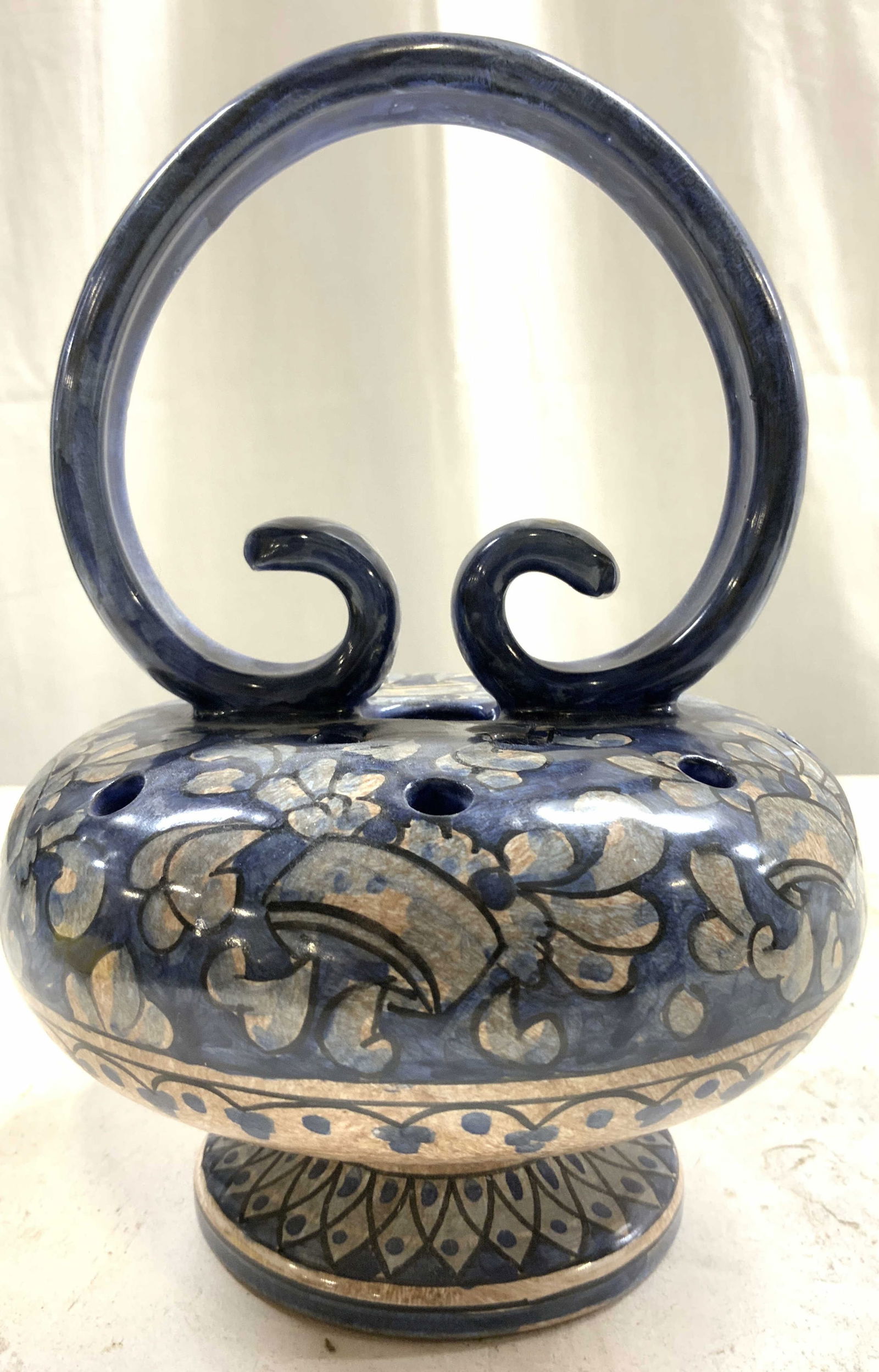 Signed Hand Painted Ceramic Flower Frg Hndls ITALY (1 of 8)