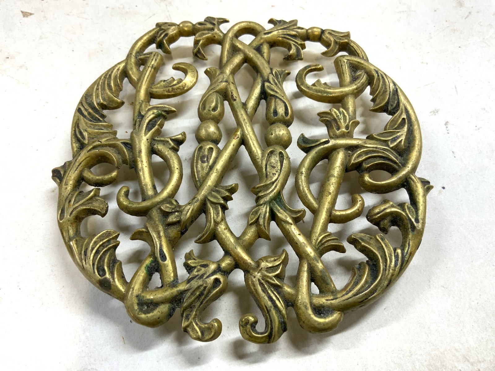 COLONIAL WILLIAMSBURG Vtg Brs Scrolled Trivet (1 of 7)