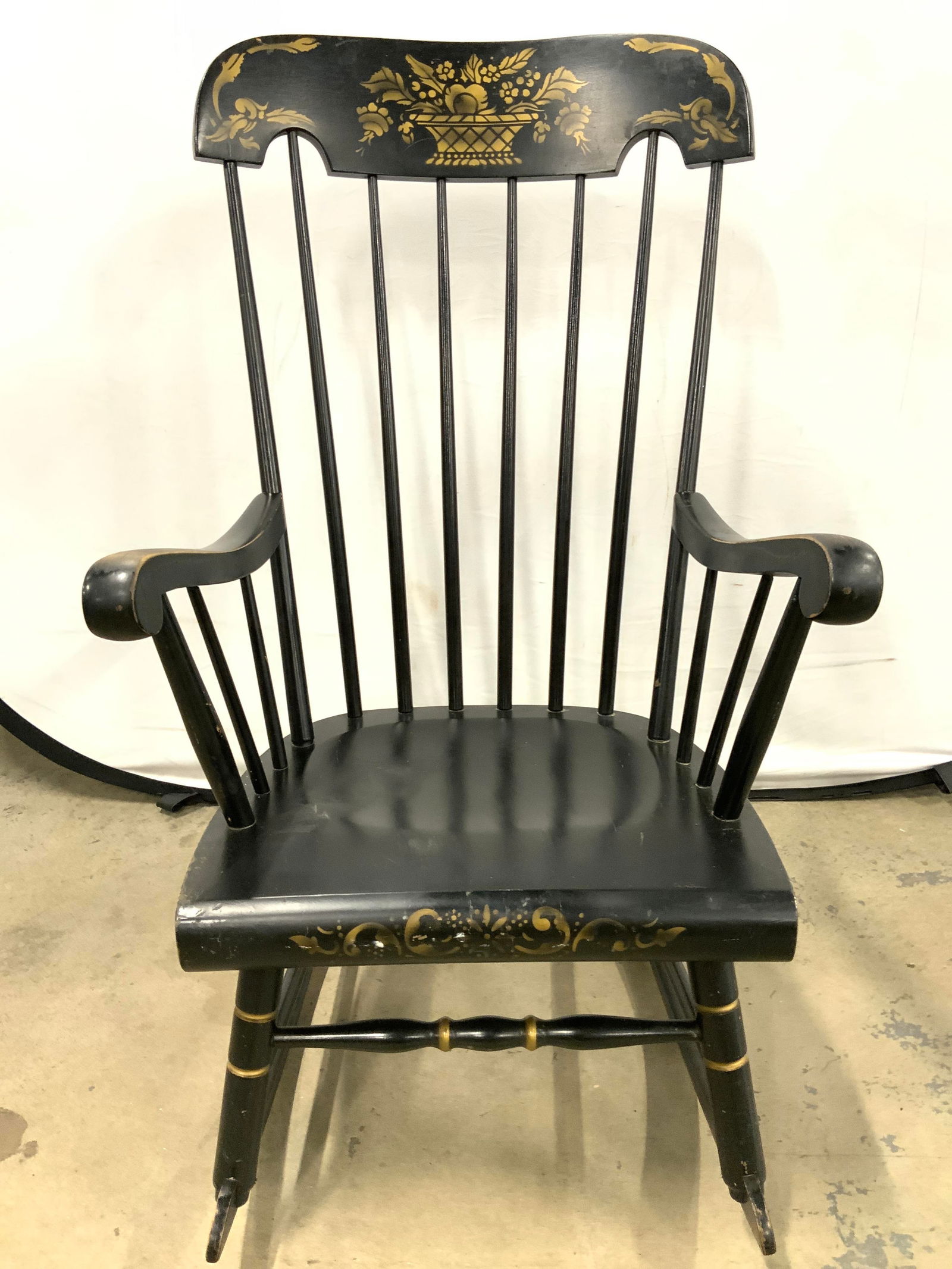 Vintage Spindleback Windsor Wood Rocking Chr (1 of 9)