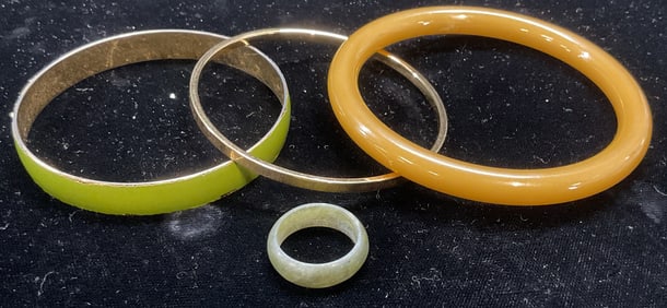 Lot 4 Nephrite Jade Ring, Bangle Bracelets