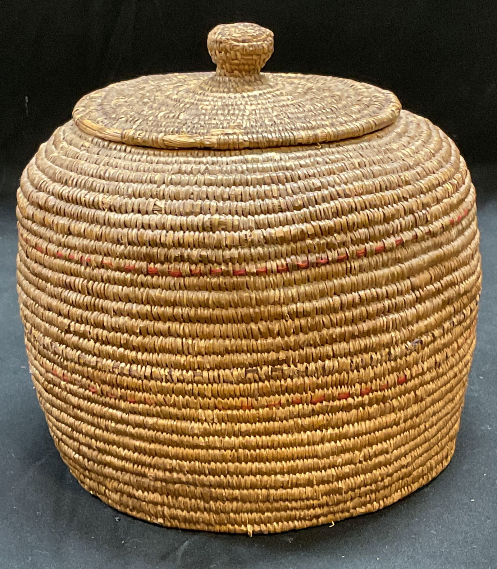 Vintage Lidded Woven Straw Basket (1 of 6)