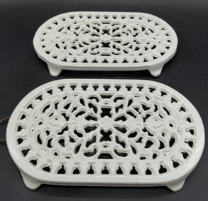 ODI Pr Enamel Iron Oval Trivets W Feet White