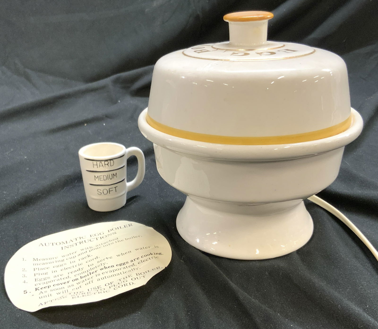 CHASE Vntg Porc Egg Boiler W Lid Japan (1 of 8)