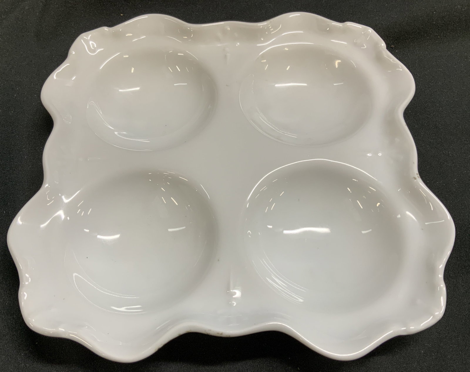 Limoges Porcelain Scalloped Escargot Tray FRANCE: Limoges Porcelain Scalloped Escargot Tray FRANCE Porcelain tray features 4 round shaped indentations, used to possible serve escargots, dips & more. Exterior edge of tray has a scalloped design & a gl