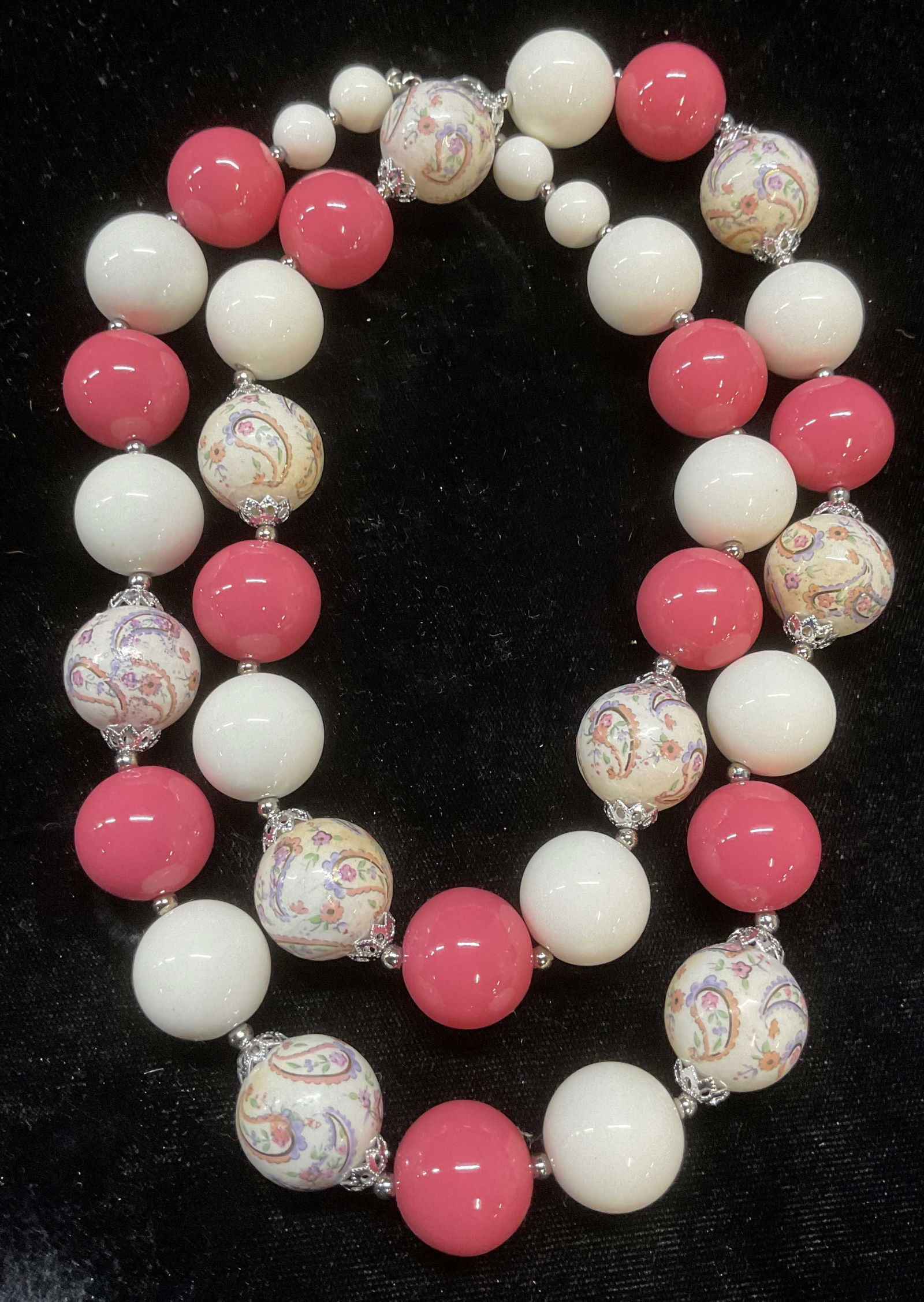 Vtg Pink White Paisley Chunky Beaded Necklace (1 of 6)