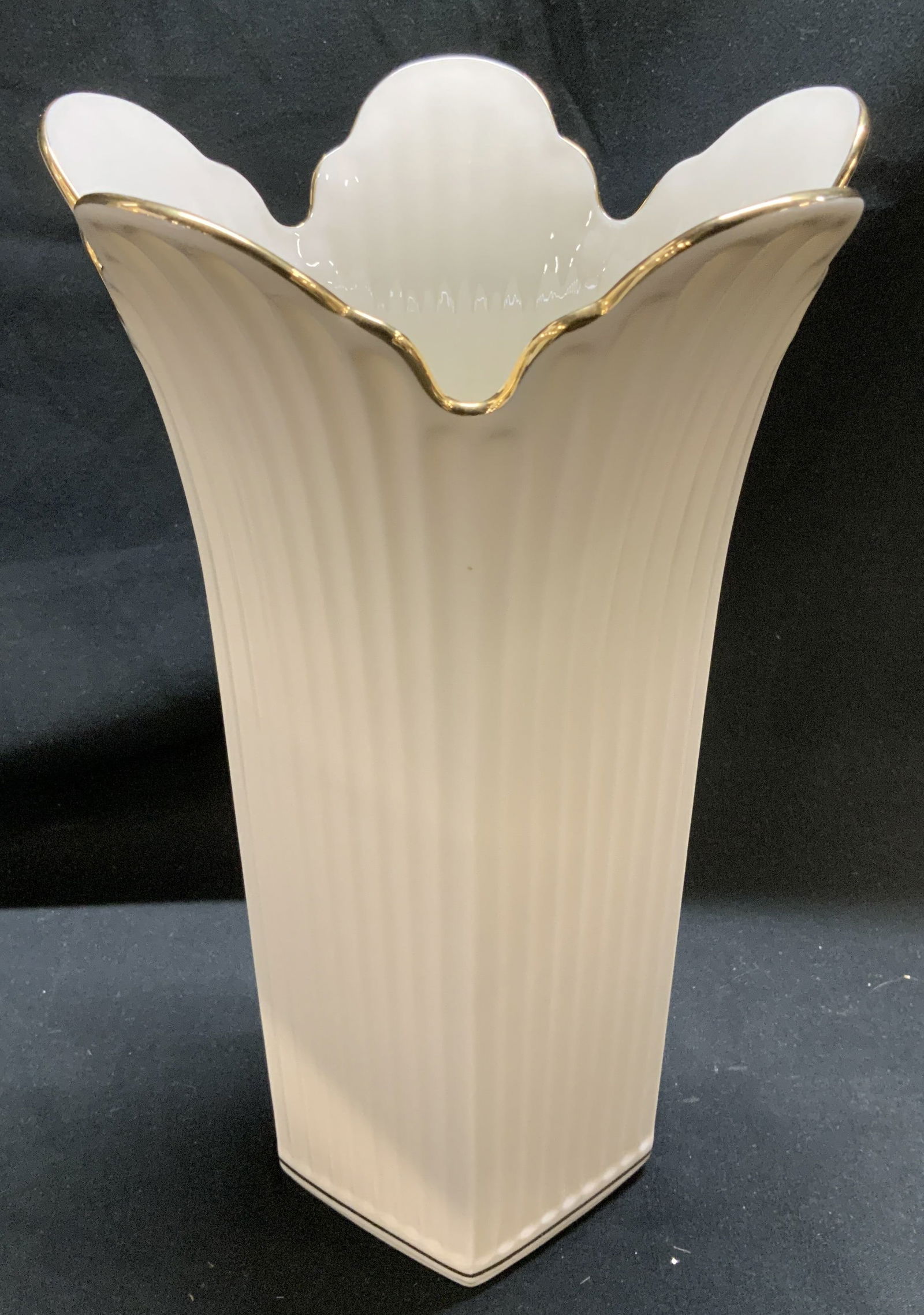 Vntg Lenox Meridian Collection Ribbed Vase USA (1 of 6)