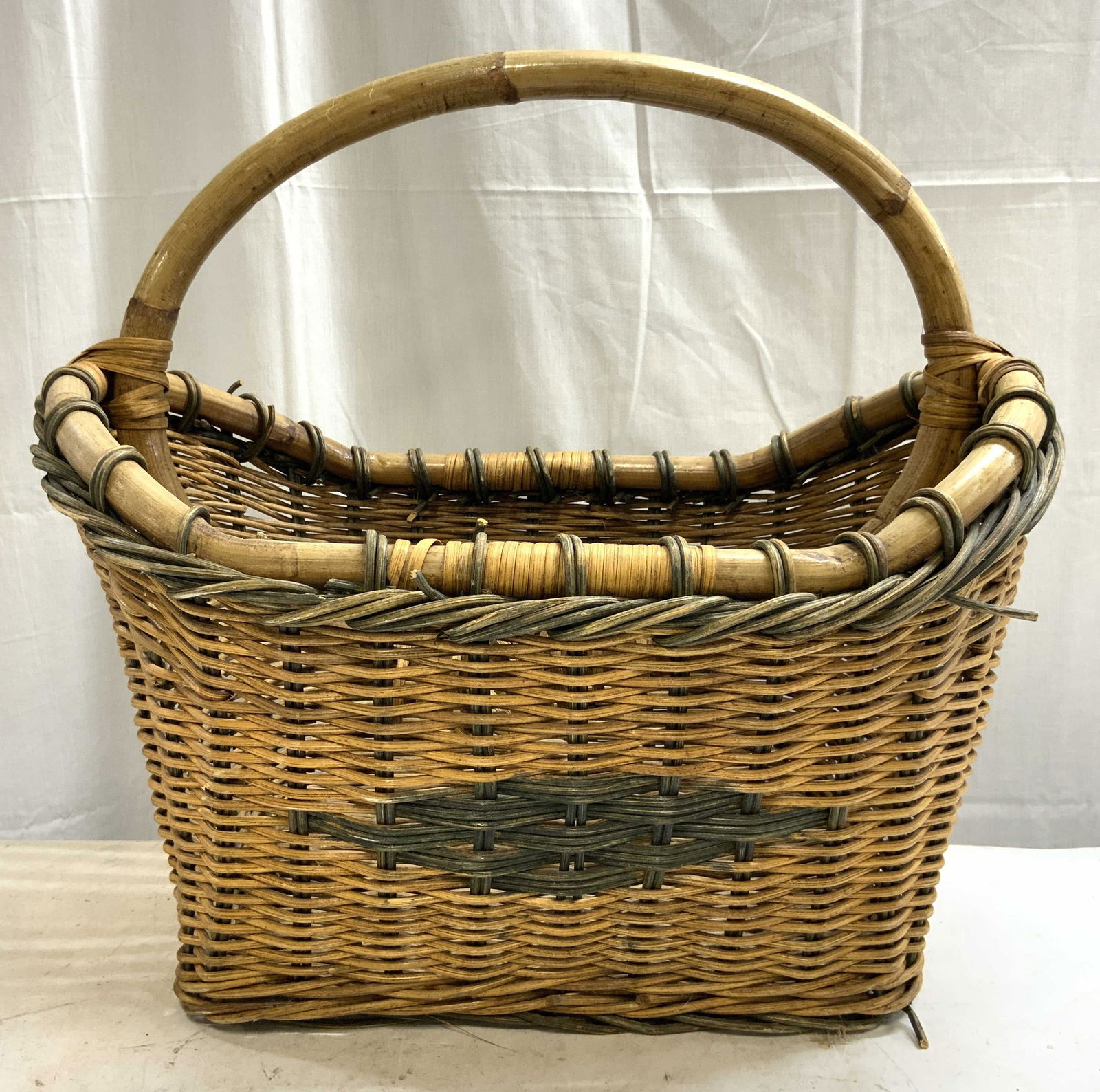 Vintage Woven Wicker Basket W Handle (1 of 7)