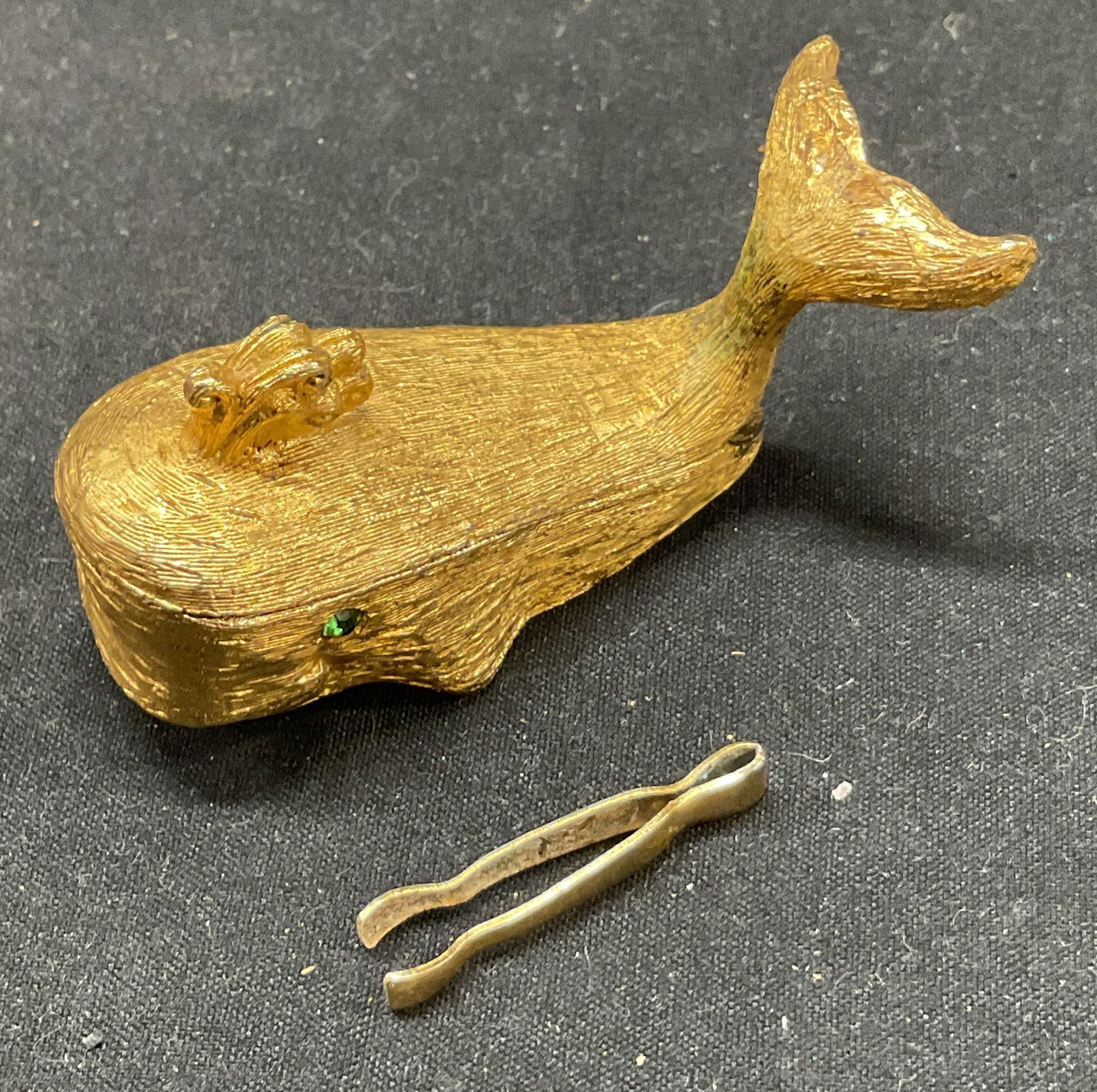 Vtg Solid Brass Whale Pill Trinket Box: Vintage solid brass whale pill trinket box. Includes a pair of miniature tongs. Gold tone. 2.5 x 1 inches. Some wear consistent to exposure, residue observed inside. Collectibles, whale trinket box, t