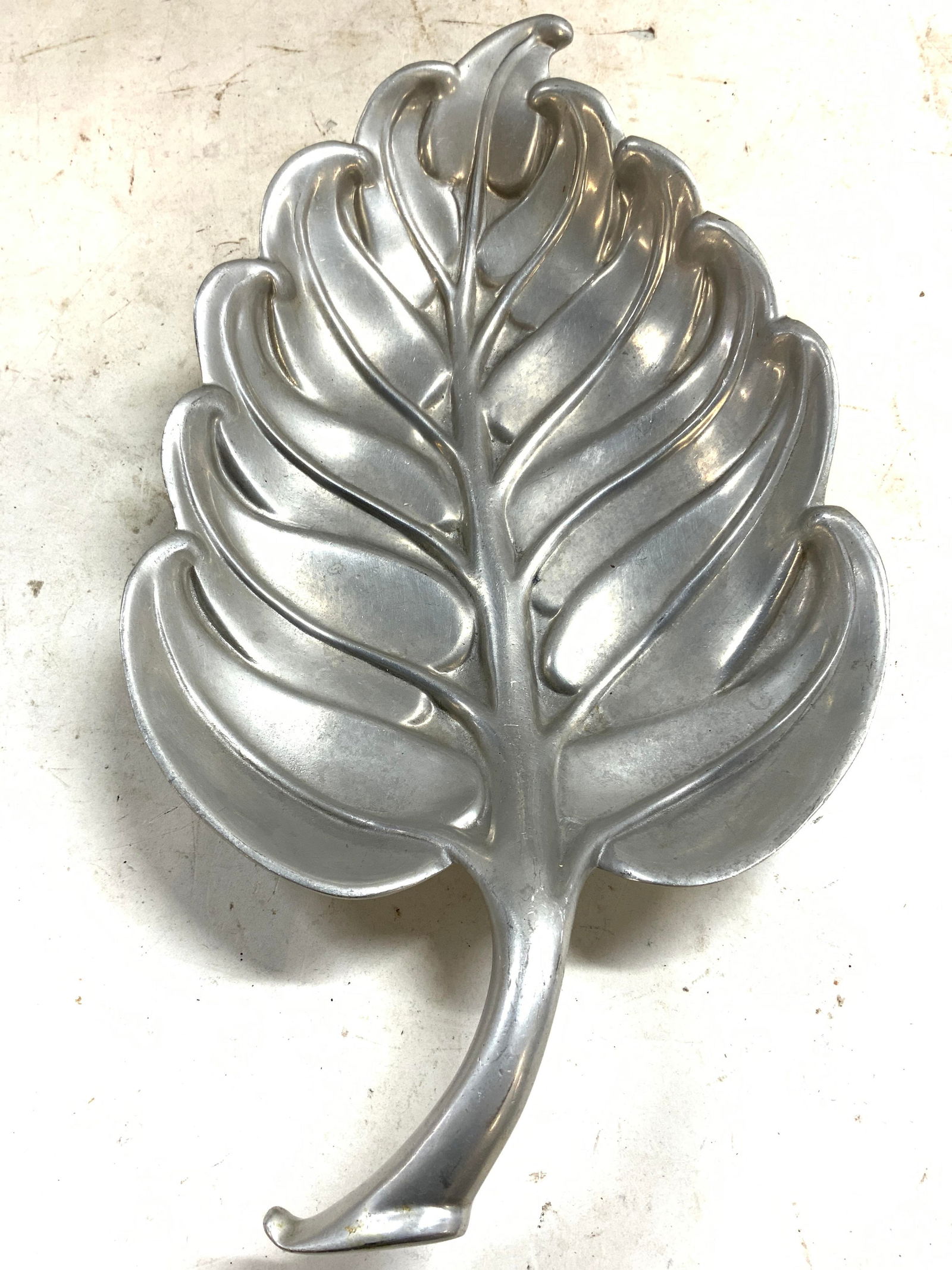 Vntg Royal Hickman Bruce Fox Metal Platter 16in (1 of 6)