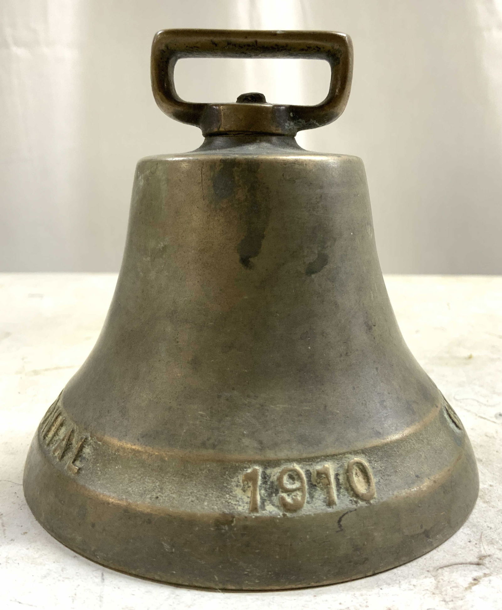 COLONIAL Vtg Brass Bell W Iron Clapper (1 of 6)