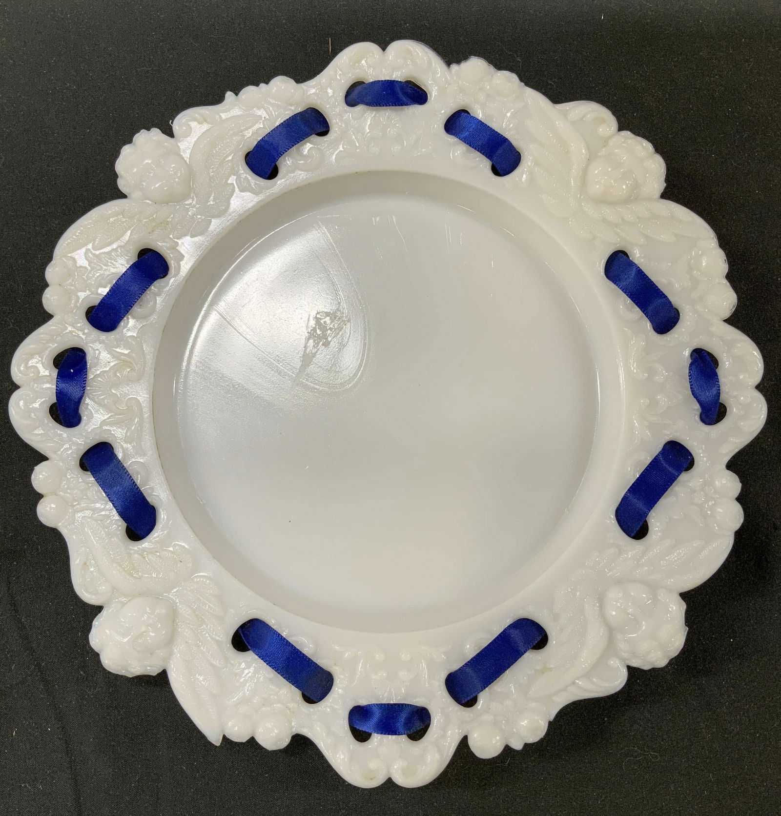 Vtg Milk Glass Reticulated Floral Plate W Ribbon (1 of 8)