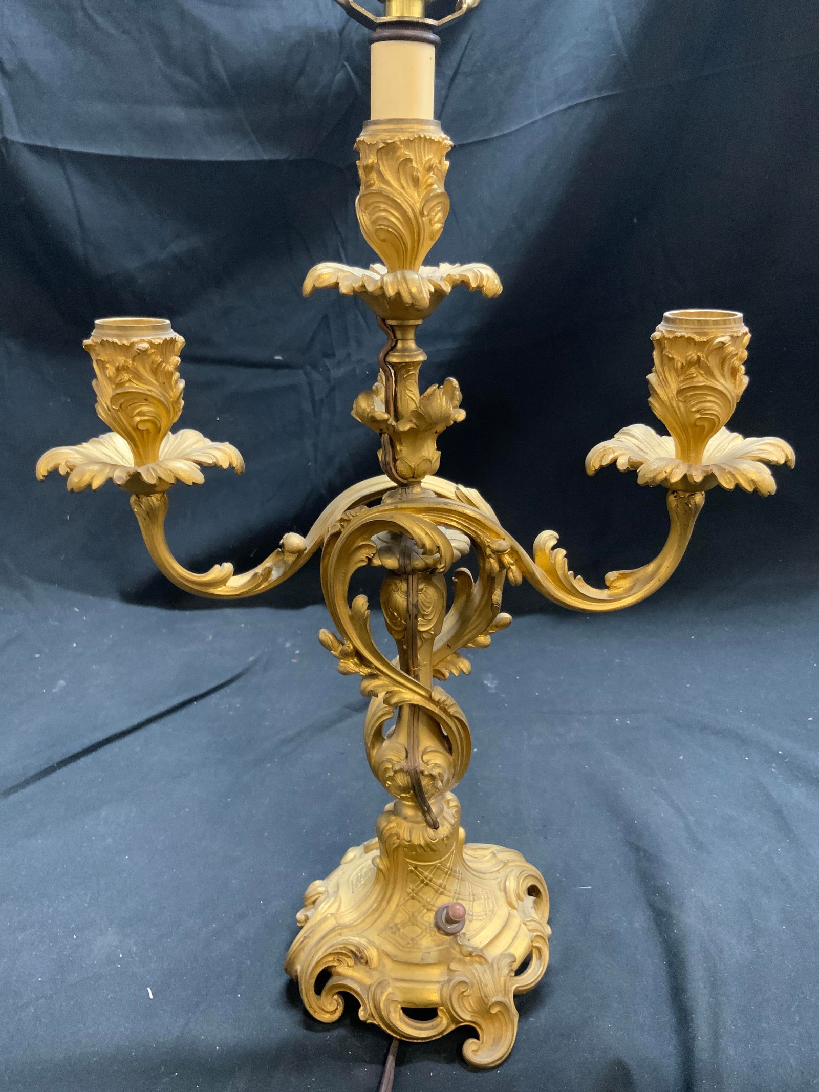 F BARBEDIENNE Vtg G Metal Ornate Victorian Tbl Lmp (1 of 10)