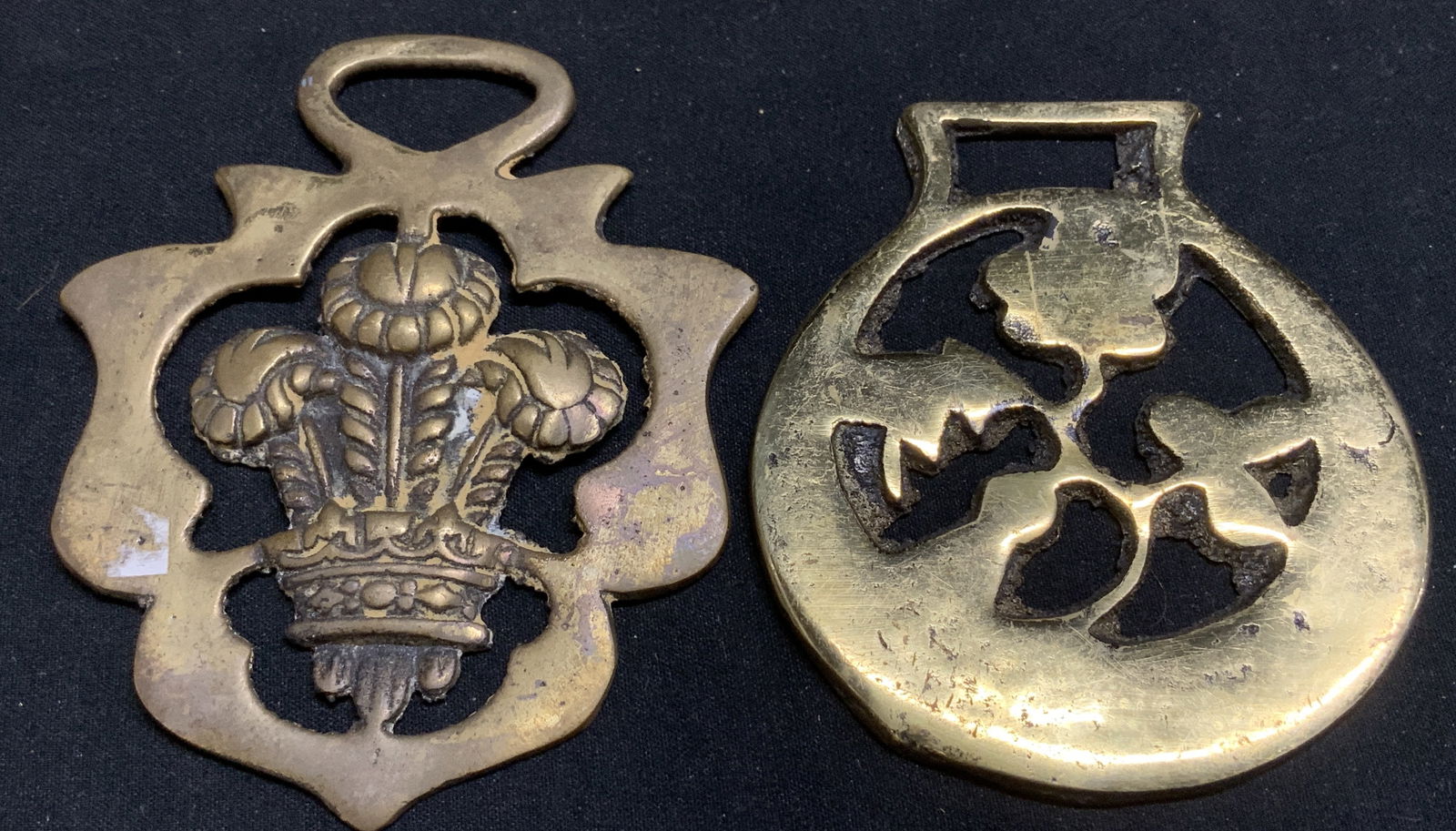 Lot 2 Vntg Ornate Style Horse Brass Medallions (1 of 6)